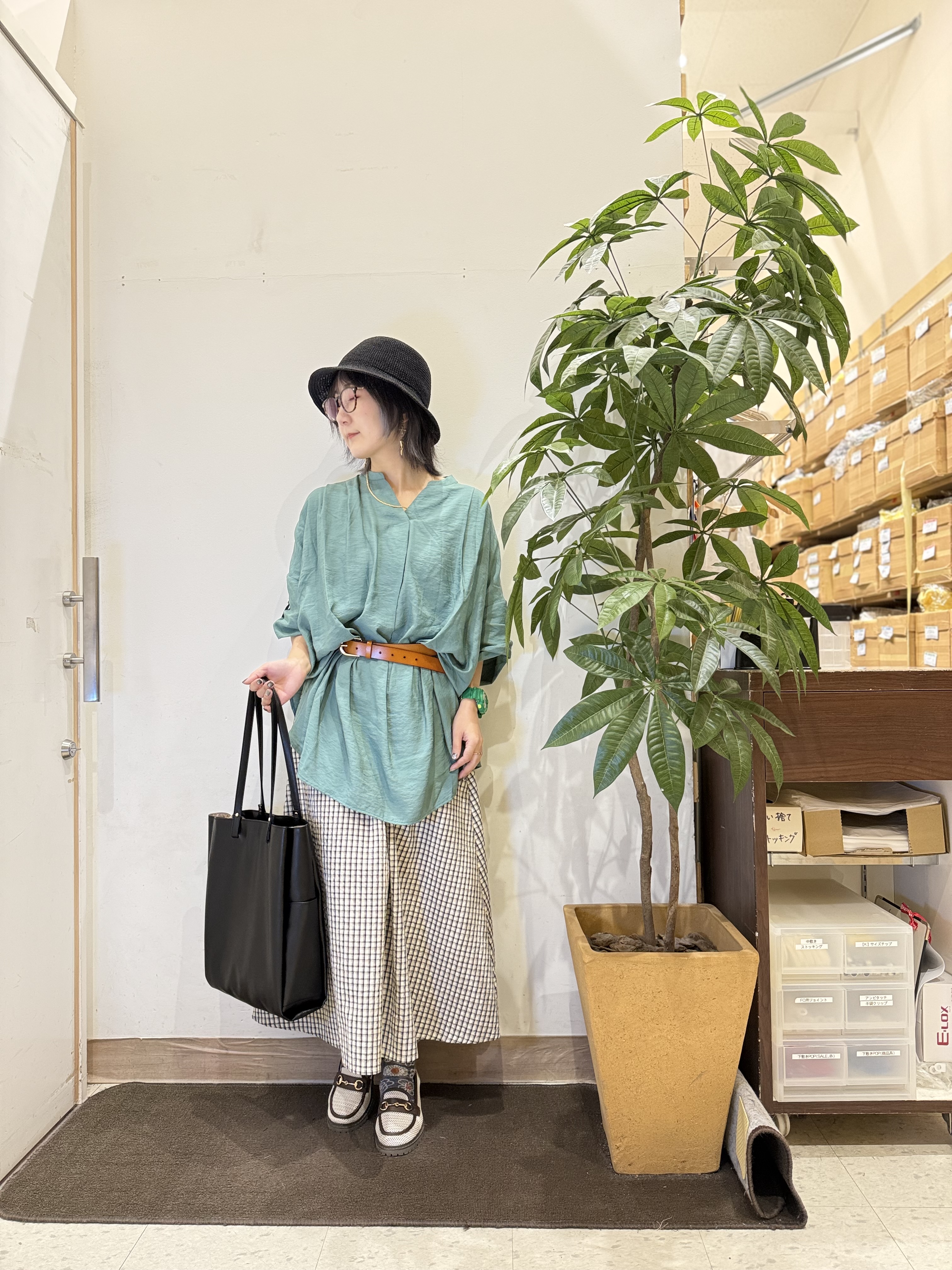 misakiさんの「SHOO･LA･RUE｜【ひんやり/S-LL/洗濯機可】体型カバー叶える 大人のゆるドルマンチュニック」を使ったコーディネート