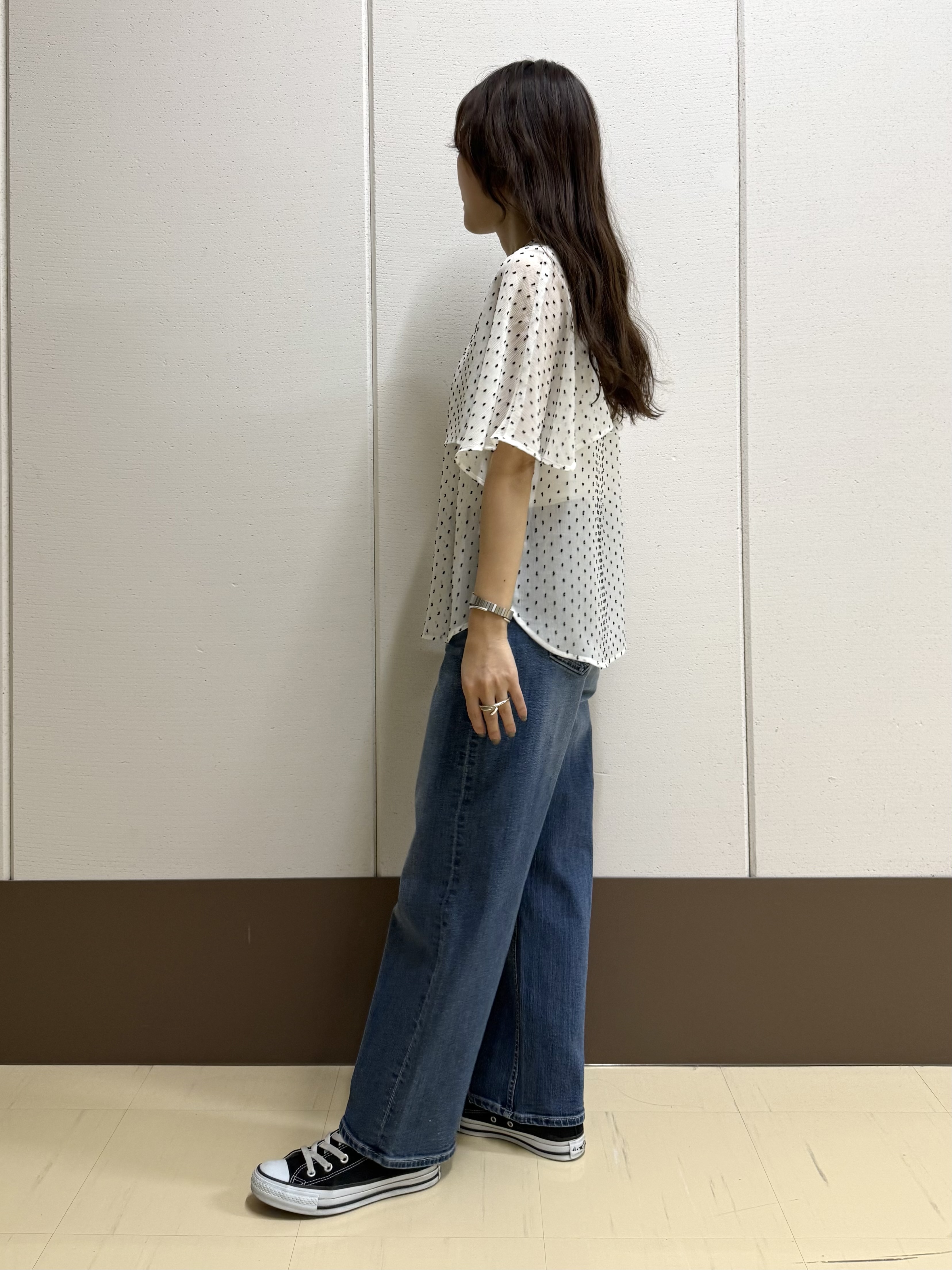 mamiさんの「INDIVI｜【洗える／ドットモチーフ】ケープスリーブブラウス」を使ったコーディネート