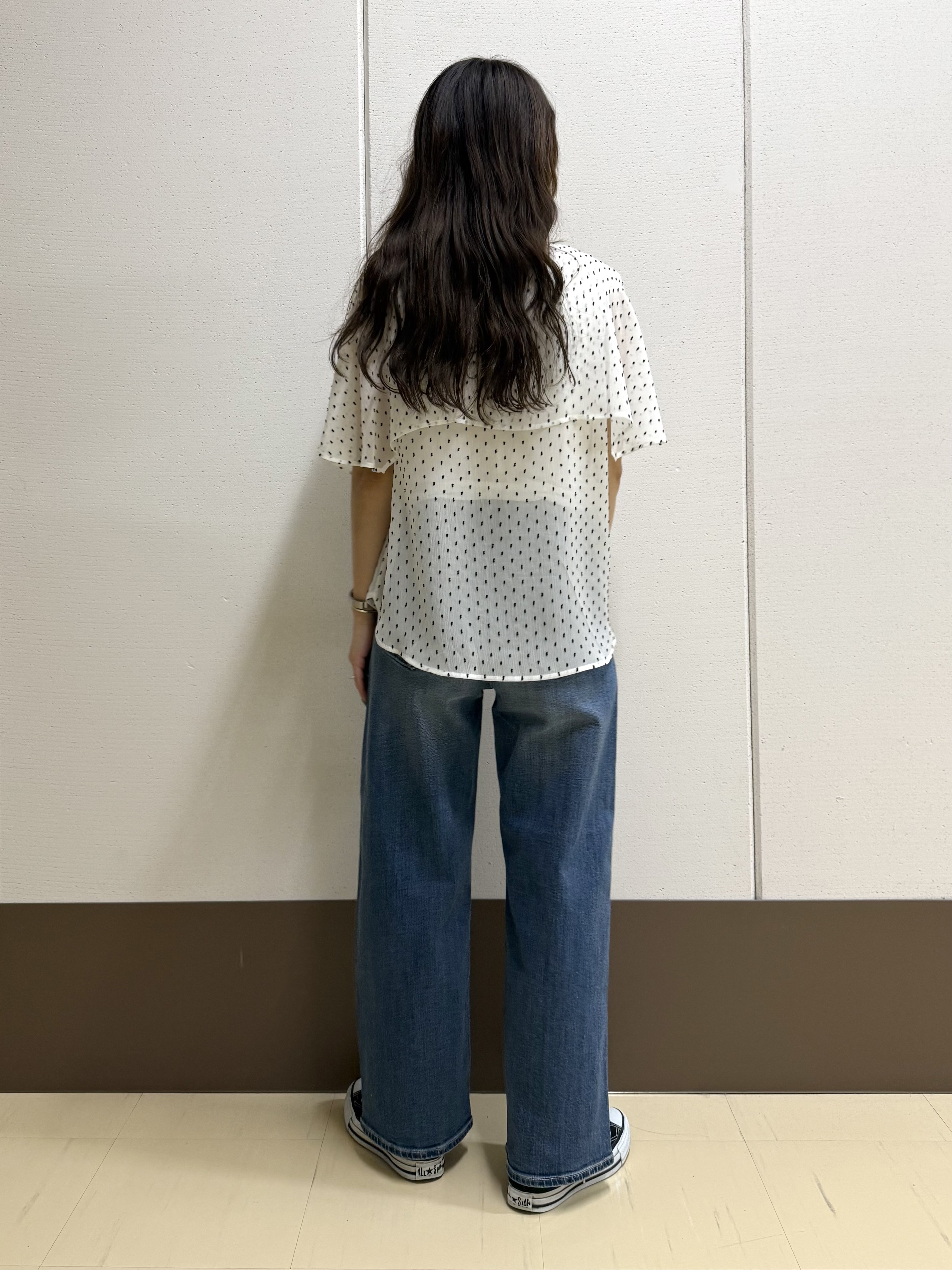 mamiさんの「INDIVI｜【洗える／ドットモチーフ】ケープスリーブブラウス」を使ったコーディネート