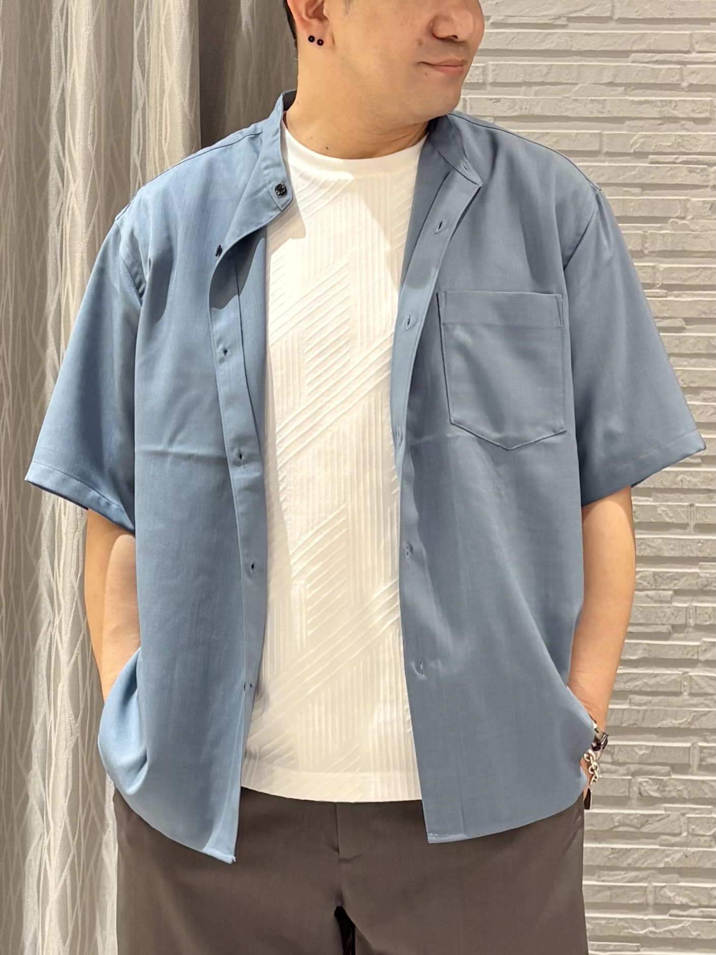 Pーyamaさんの「THE SHOP TK｜LITE TEX バンドカラー半袖シャツ 接触冷感/吸水速乾/UVカット/アンチピリング/イージーケ」を使ったコーディネート