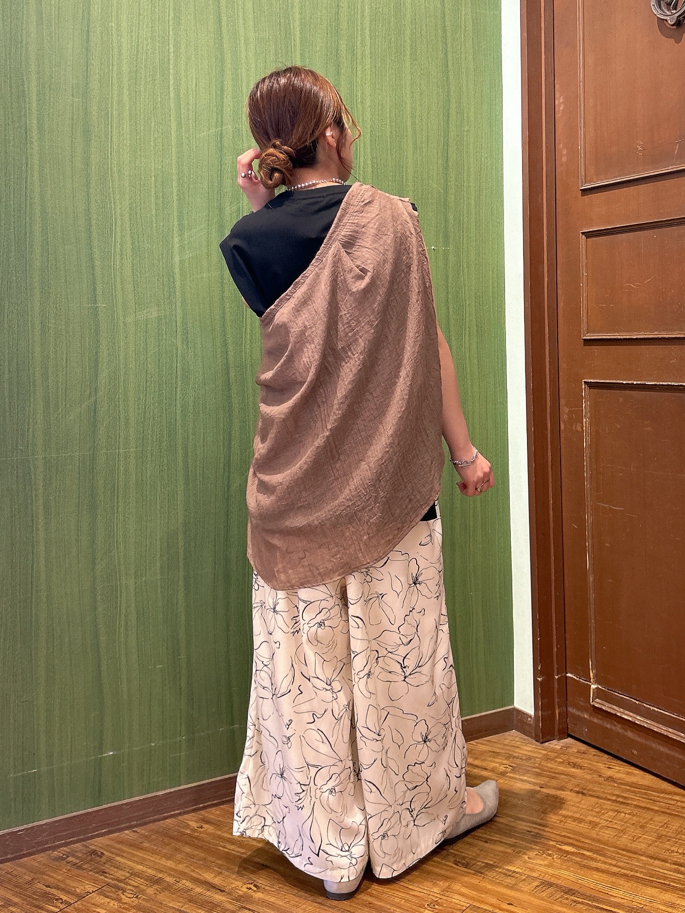 かおりさんの「SHOO･LA･RUE｜【UVカット/接触冷感】とろみタックノースリーブトップス」を使ったコーディネート