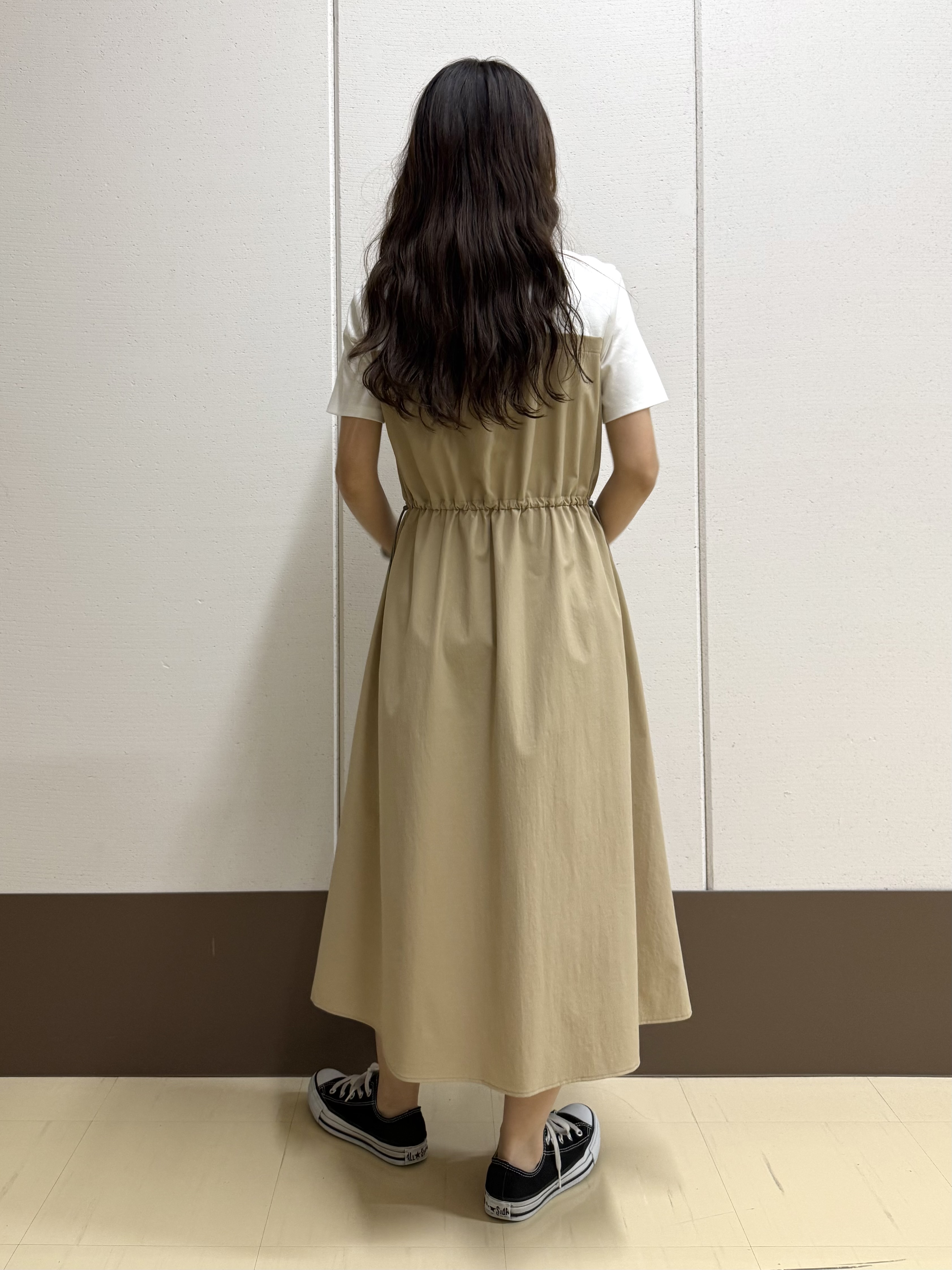 mamiさんの「INDIVI｜【洗える／1枚でキマる／ドロスト付】ビスチェ風ドッキングTワンピース」を使ったコーディネート