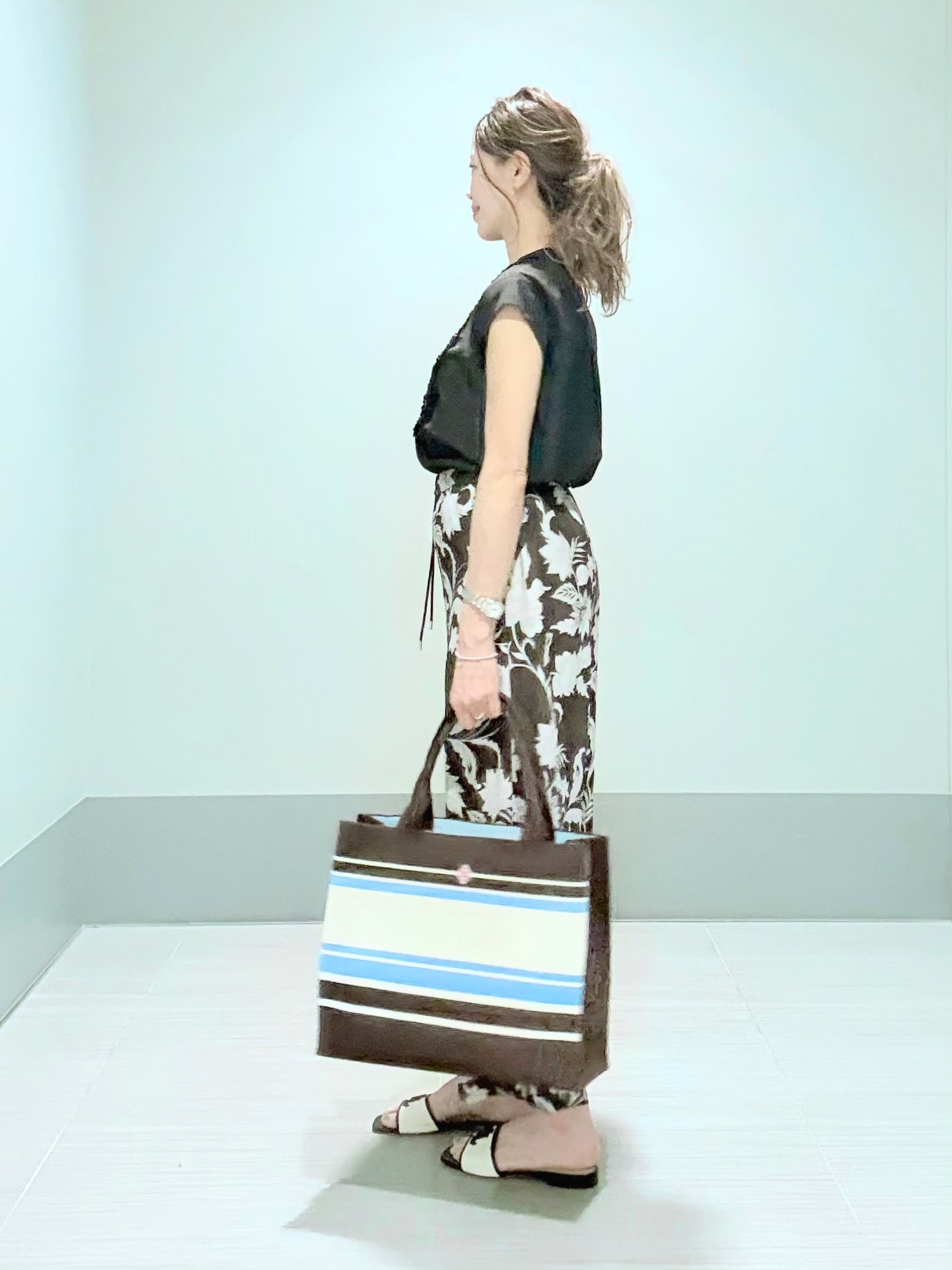 Yamaさんの「DRESSTERIOR｜【撥水/UVカット/接触冷感】バンドカラーフレンチスリーブフリルブラウス」を使ったコーディネート