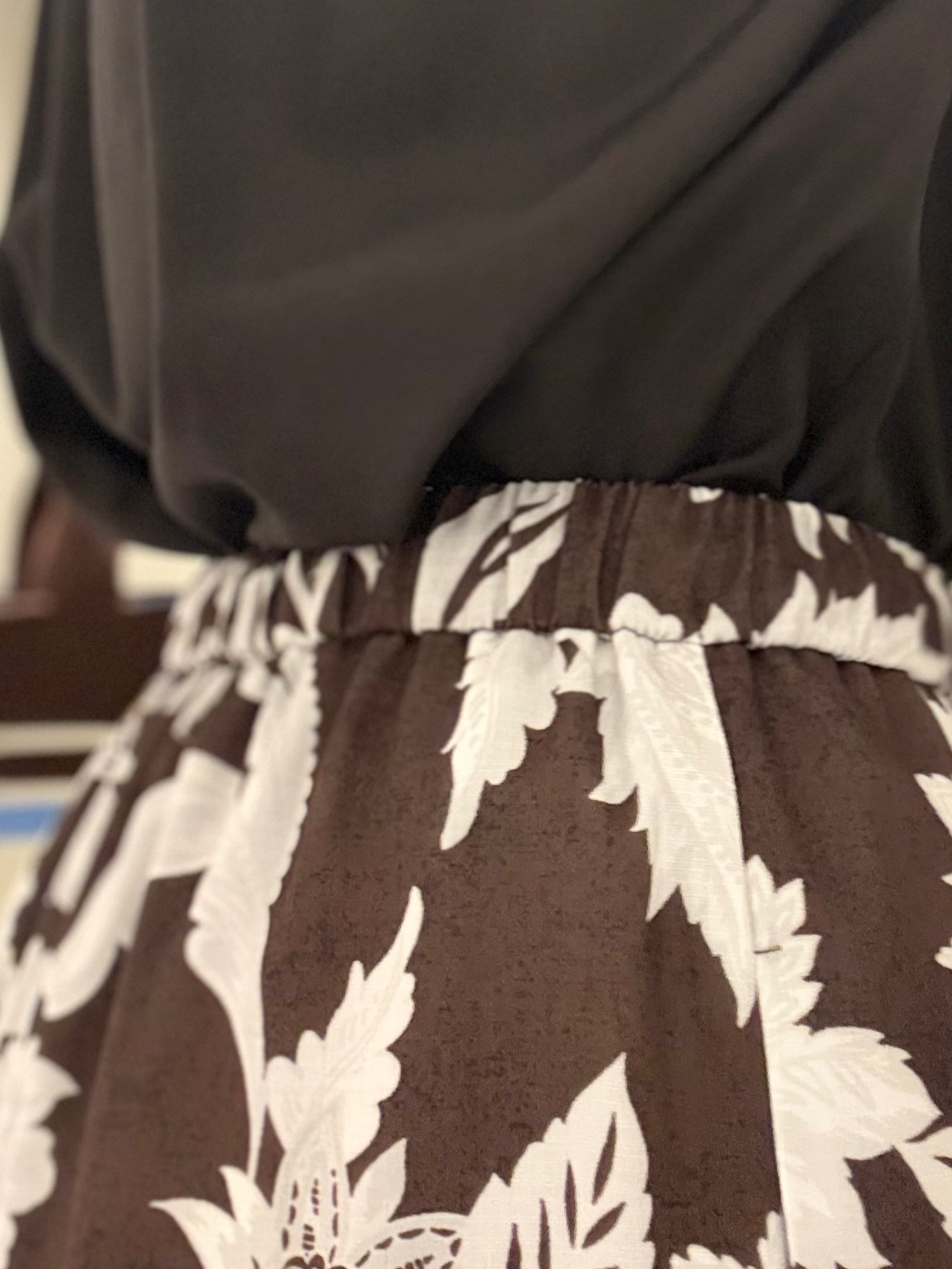 Yamaさんの「DRESSTERIOR｜【撥水/UVカット/接触冷感】バンドカラーフレンチスリーブフリルブラウス」を使ったコーディネート