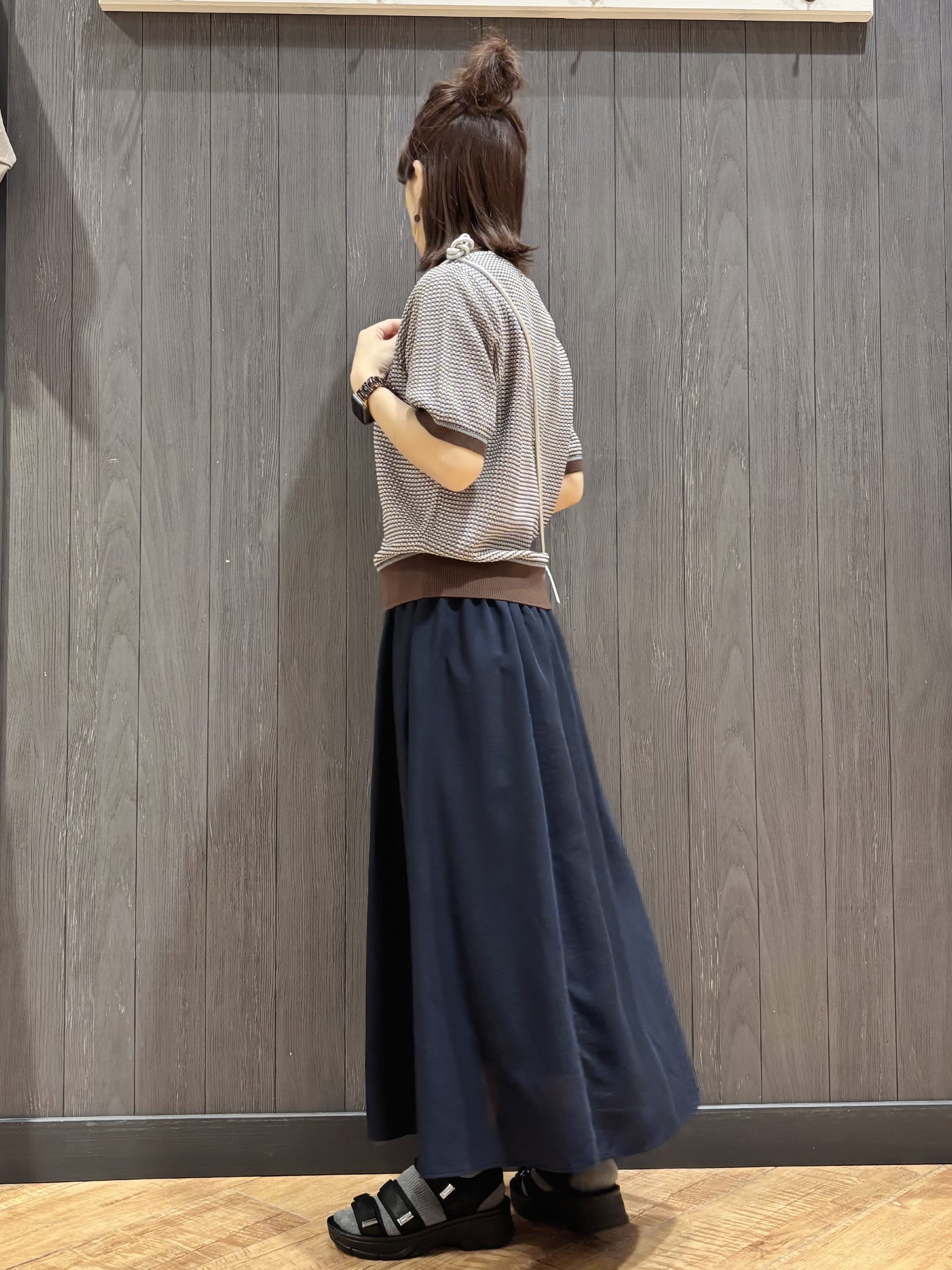 meiさんの「SHOO･LA･RUE｜【洗濯機可/S-LL】金ボタンが上品 カノコ編み配色クルーネックニット」を使ったコーディネート