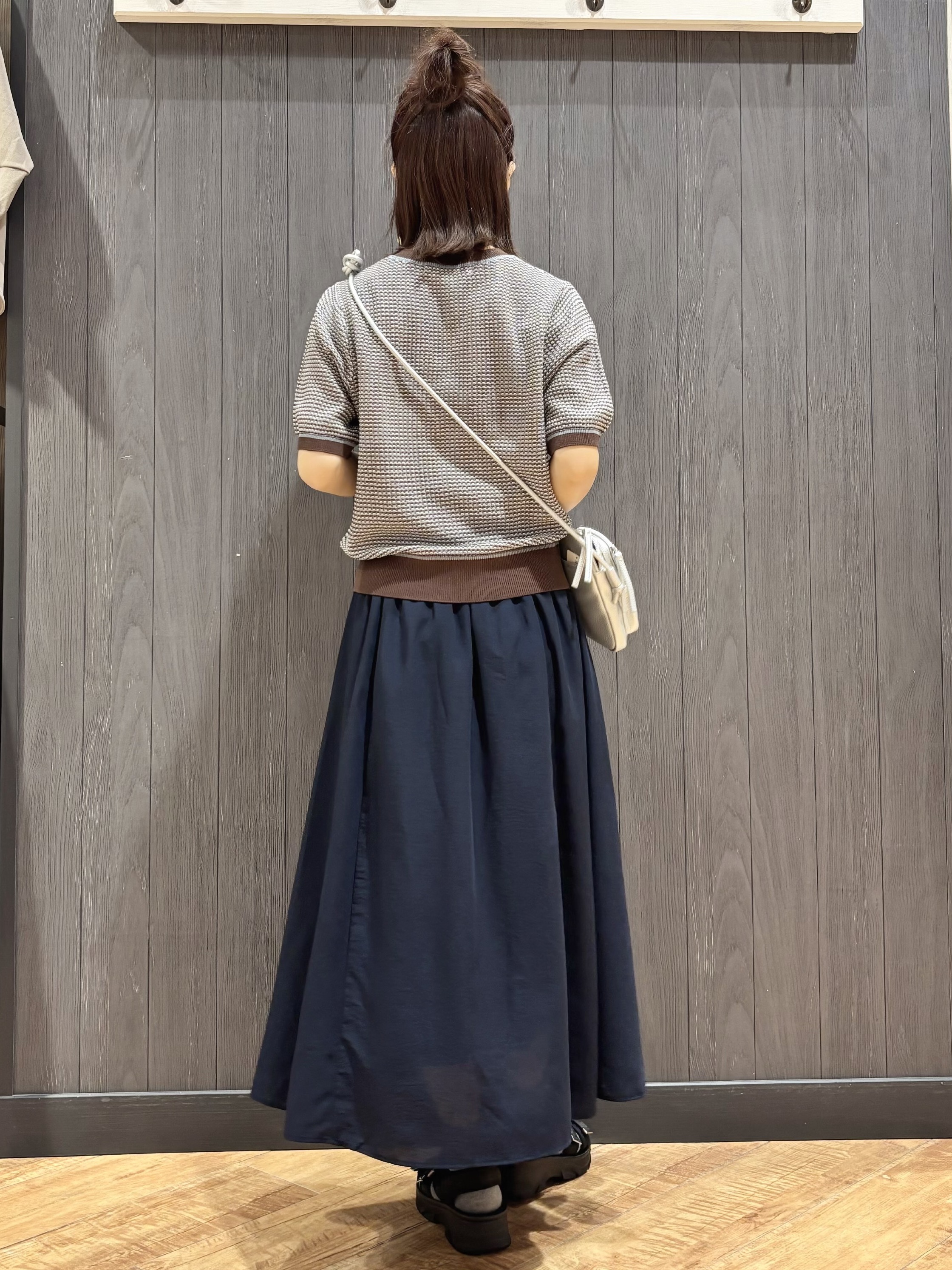 meiさんの「SHOO･LA･RUE｜【洗濯機可/S-LL】金ボタンが上品 カノコ編み配色クルーネックニット」を使ったコーディネート