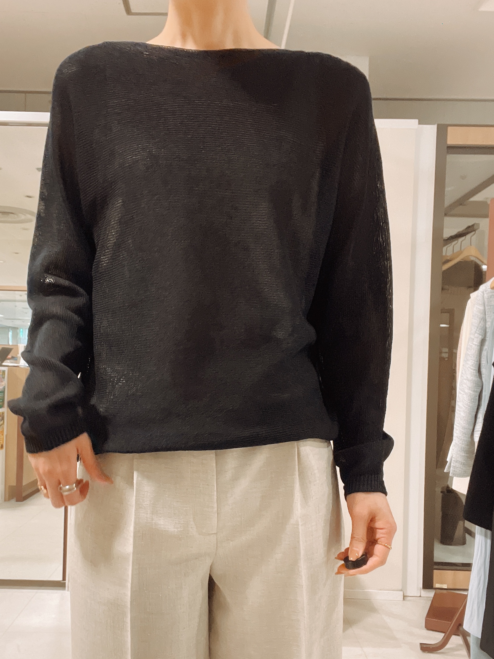 IWAMOさんの「UNTITLED｜【古畑星夏さん着用/8色展開/程よい透け感】ドライタッチボートネックニット」を使ったコーディネート