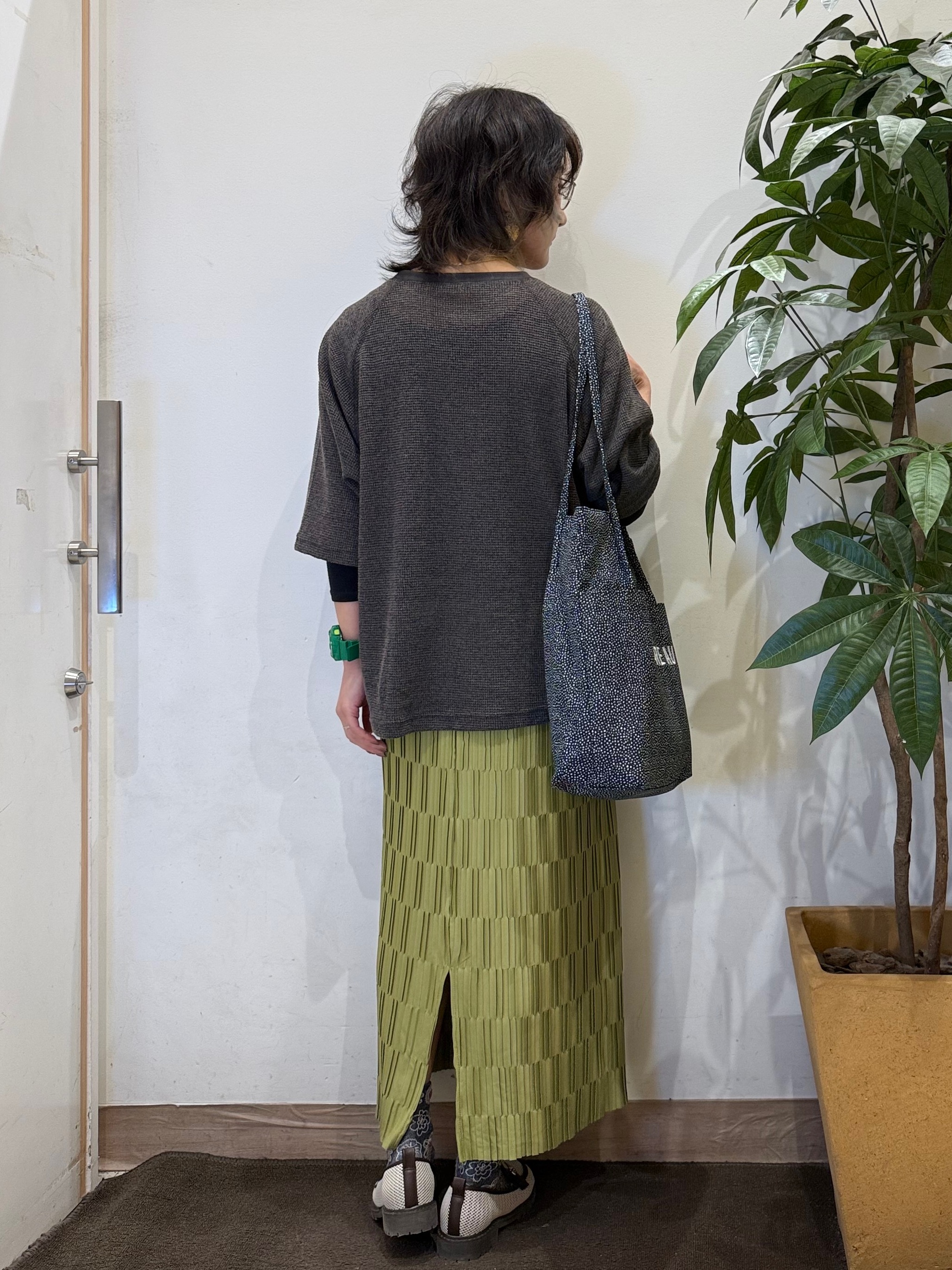 misakiさんの「SHOO･LA･RUE｜【S-LL】シアーワッフル ラグラン5分袖ゆるTシャツ」を使ったコーディネート