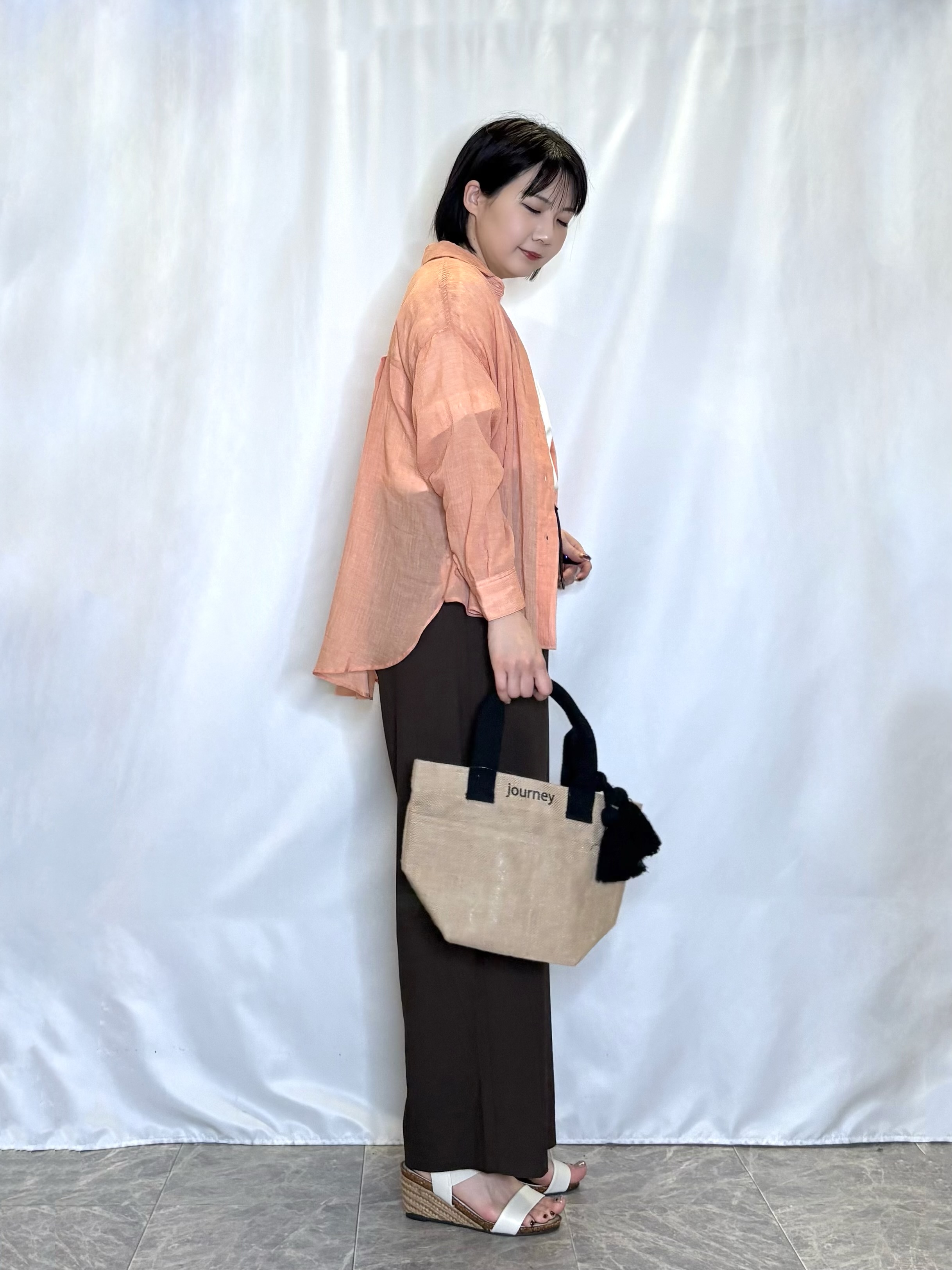 ネリさんの「SHOO･LA･RUE｜【体型カバー】ふんわり質感 やわらかこなれシアーシャツ」を使ったコーディネート