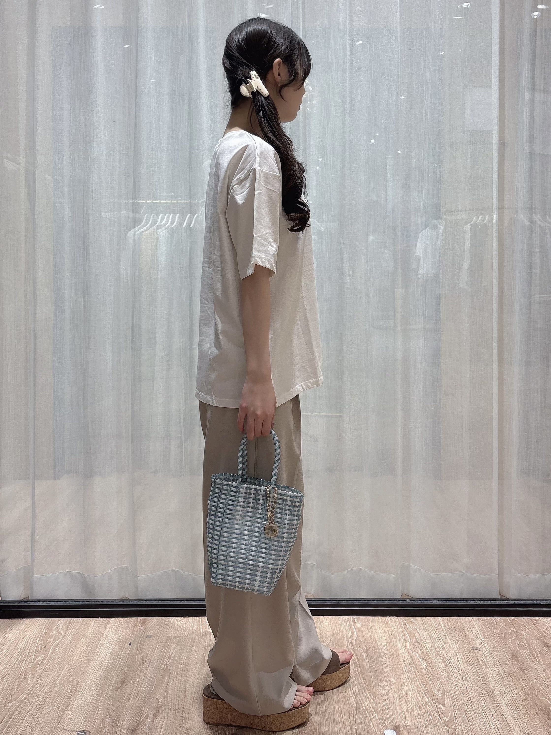 ぞうげさんの「OPAQUE.CLIP｜ロゴプリントアソートTシャツ【洗濯機OK】」を使ったコーディネート