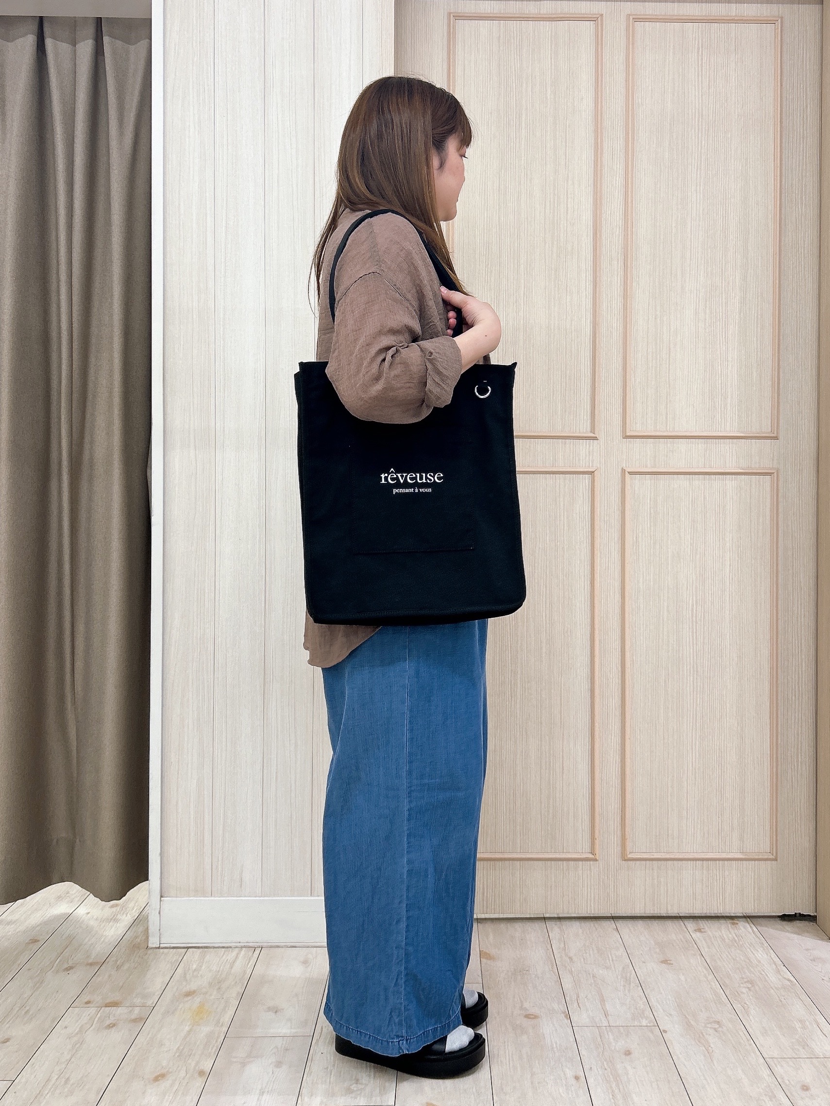akiさんの「SHOO･LA･RUE｜【体型カバー】ふんわり質感 やわらかこなれシアーシャツ」を使ったコーディネート