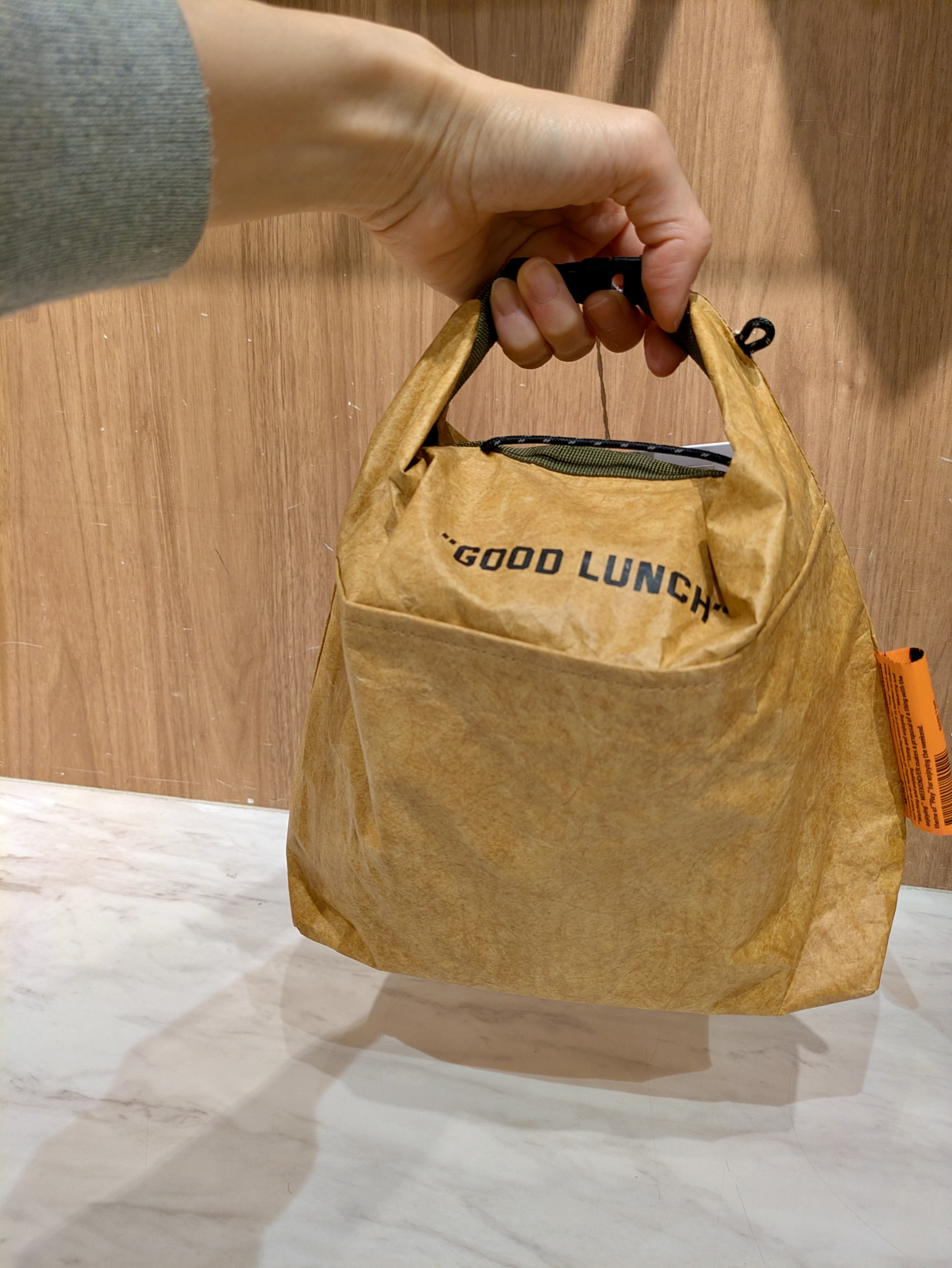 n.さんの「212 KITCHEN STORE｜COOLBAG BOTTLE GY」を使ったコーディネート