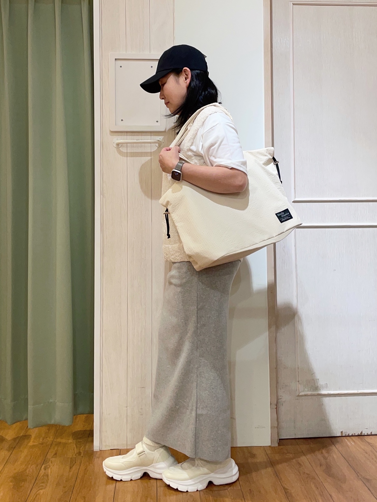 ke-yさんの「SHOO･LA･RUE｜【2点セット/S-LL】ニットベスト＆ロゴTシャツSET」を使ったコーディネート