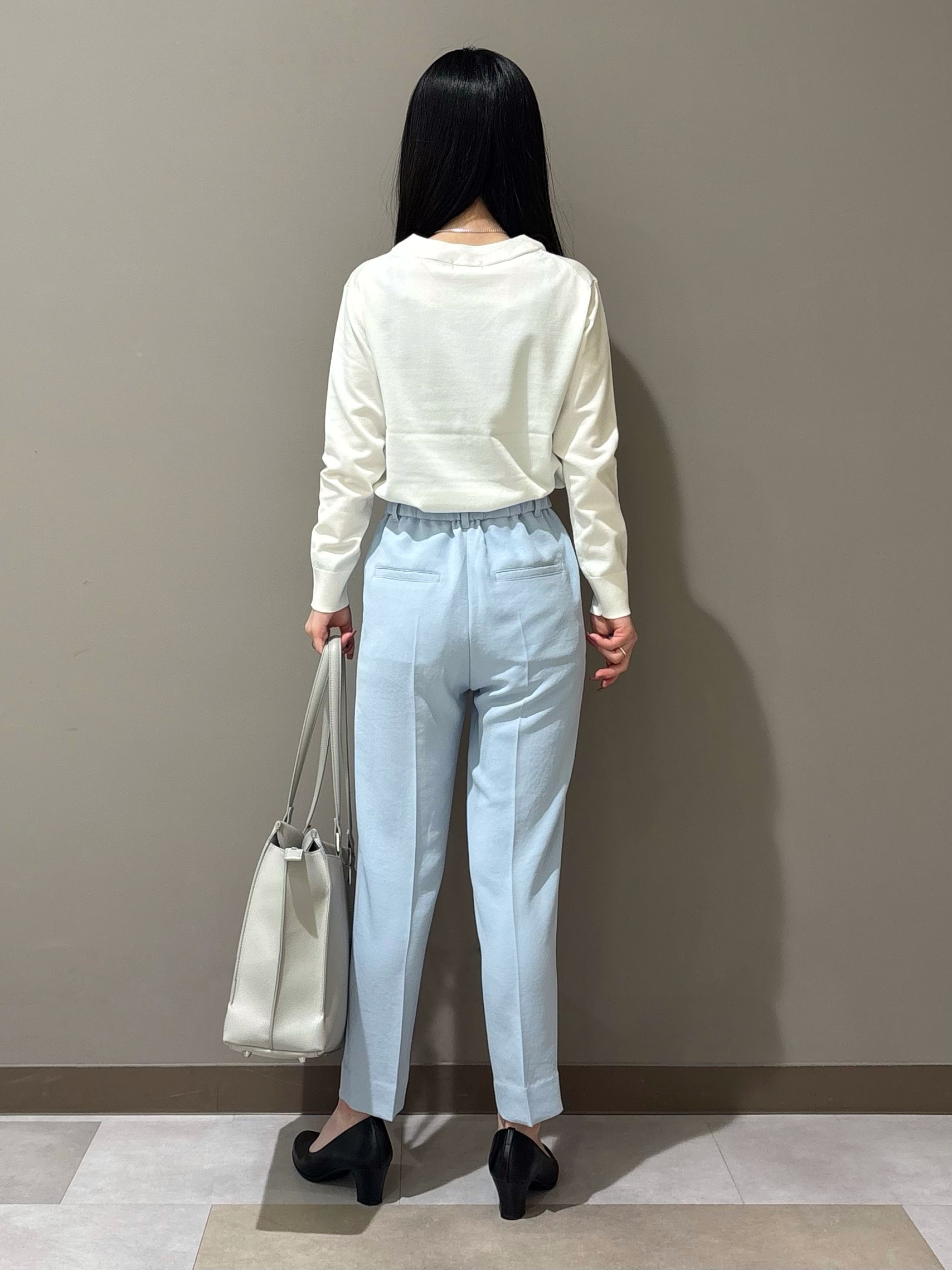 KEIKOさんの「INDIVI｜【シルク混】きれいめVネックニット」を使ったコーディネート