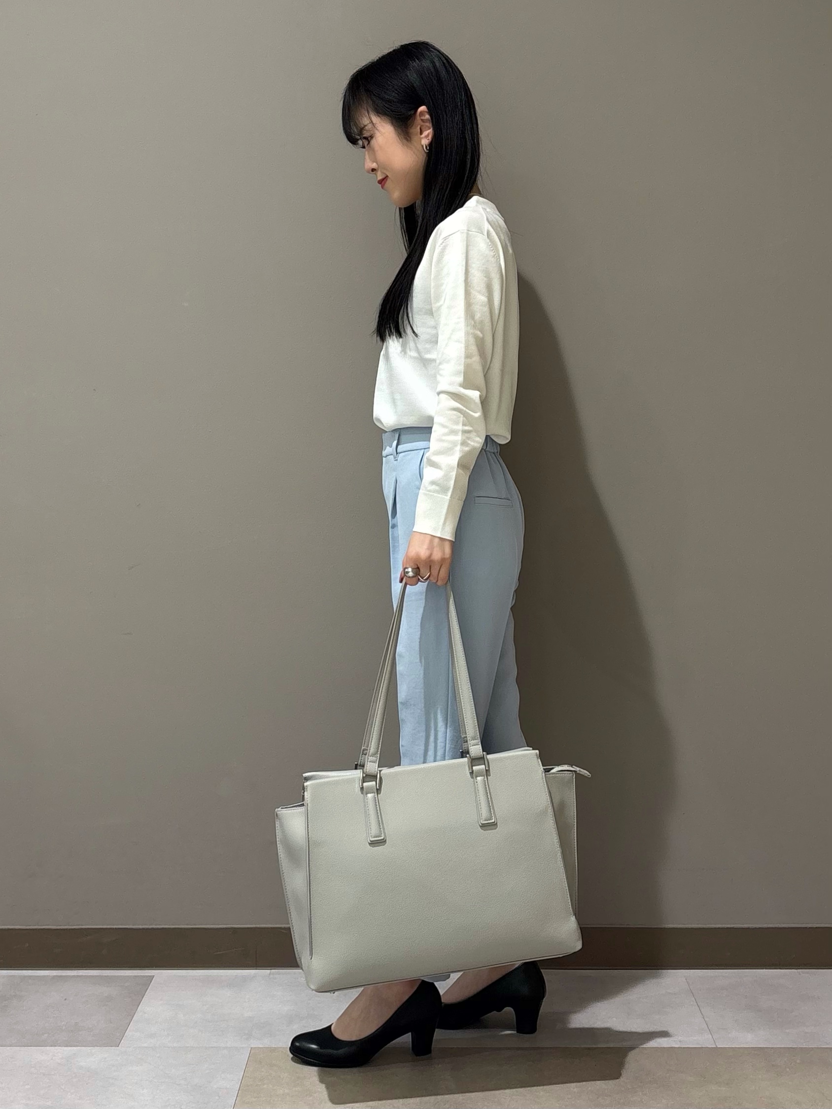KEIKOさんの「INDIVI｜【シルク混】きれいめVネックニット」を使ったコーディネート