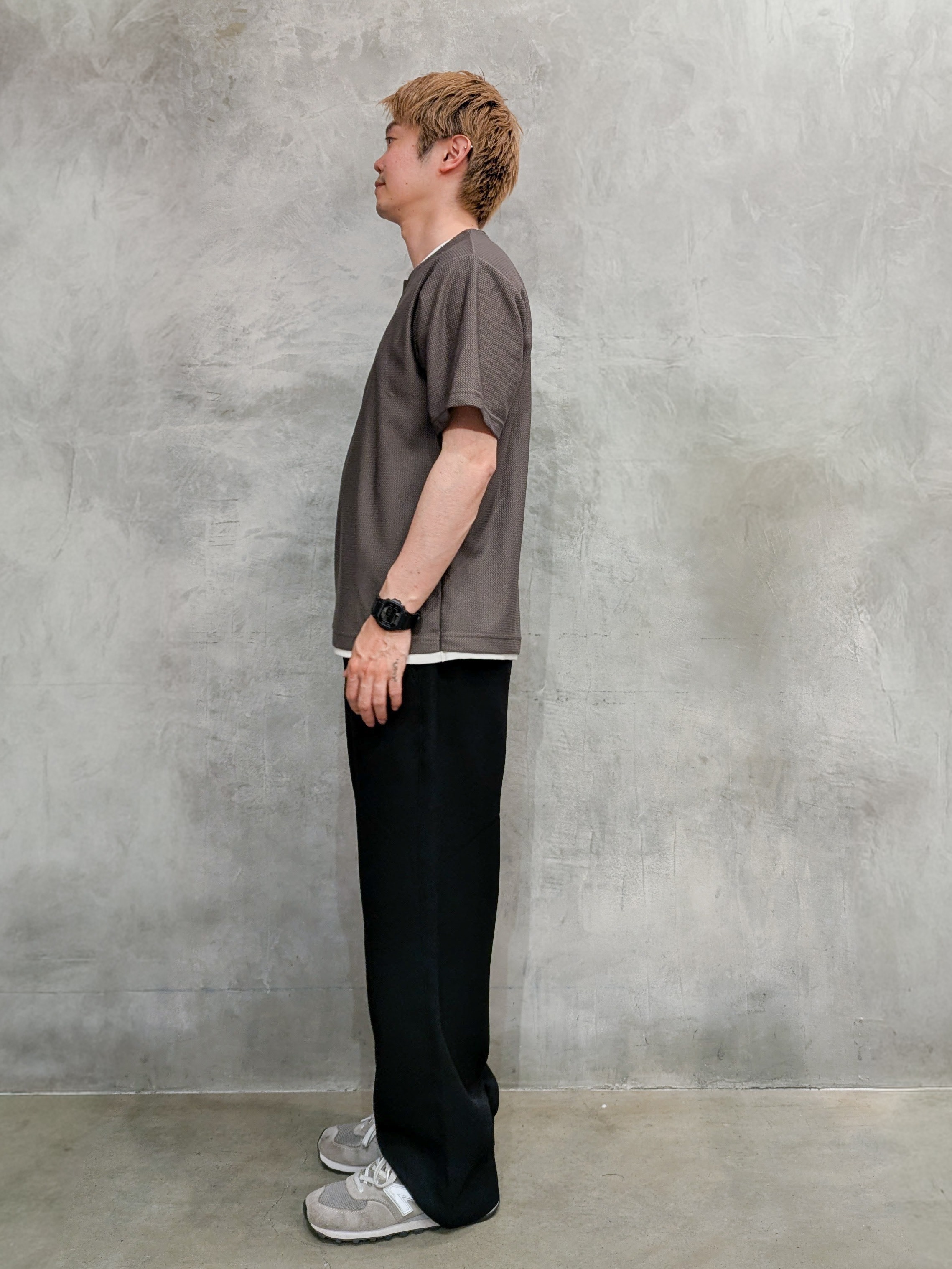 daiさんの「THE SHOP TK｜【一枚でコーディネートが完成！】レイヤード風 キーネック 半袖Tシャツ 洗濯機OK」を使ったコーディネート
