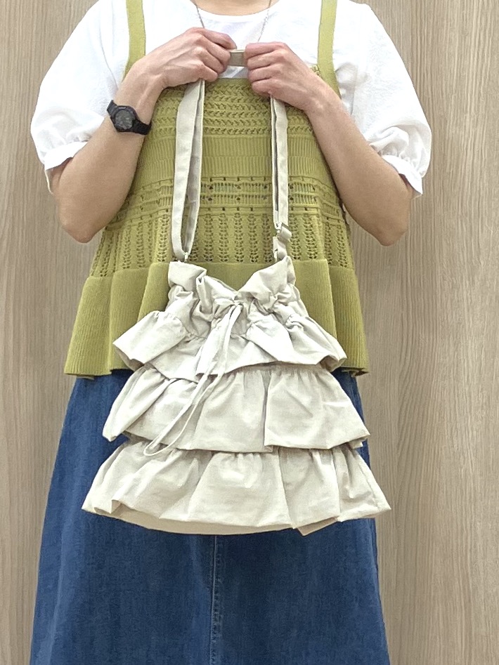 Keiさんの「grove｜【2点SET】着るだけで完成、透かし編みニットビスチェ&times;ブラウス」を使ったコーディネート