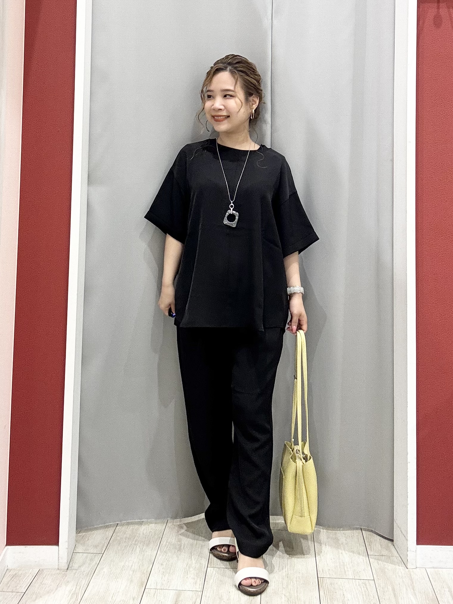 shioさんの「SHOO･LA･RUE｜【ひんやり/S-LL/体型カバー】ペプラムフリルとゴールドパーツが女性らしい UVパーカ」を使ったコーディネート