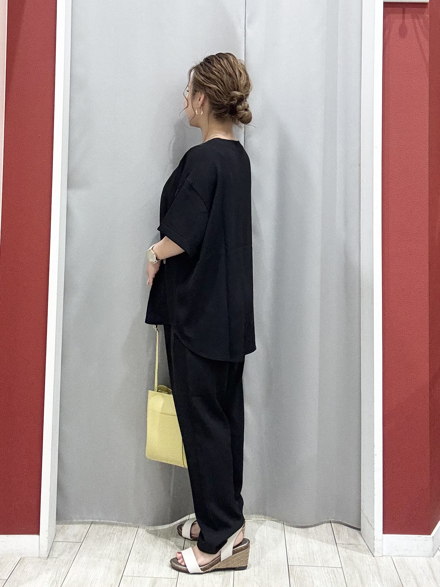 shioさんの「SHOO･LA･RUE｜【ひんやり/S-LL/体型カバー】ペプラムフリルとゴールドパーツが女性らしい UVパーカ」を使ったコーディネート