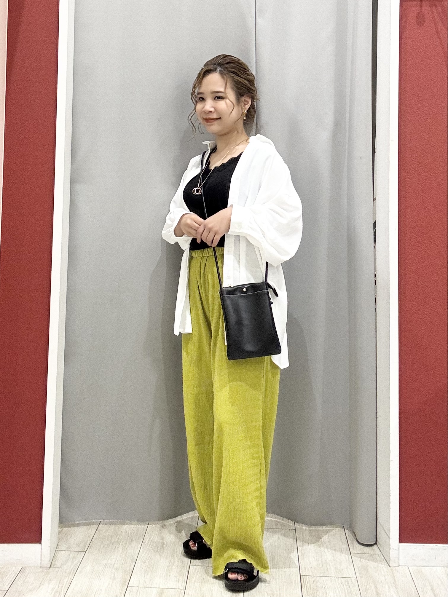shioさんの「SHOO･LA･RUE｜【S-LL/洗濯機可】後ろ姿も抜かりなく バックレースアップシャツ」を使ったコーディネート