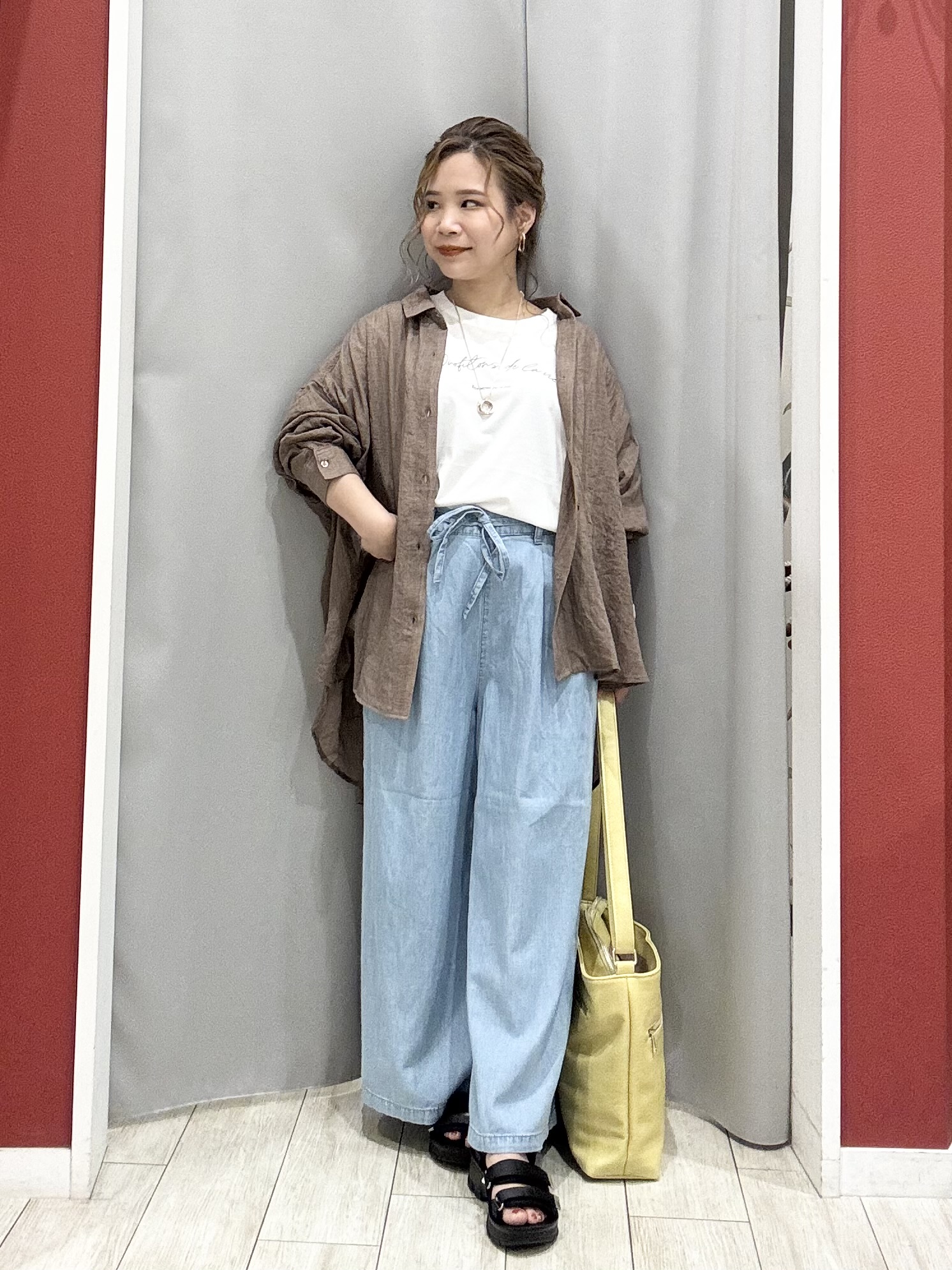 shioさんの「SHOO･LA･RUE｜【体型カバー】ふんわり質感 やわらかこなれシアーシャツ」を使ったコーディネート