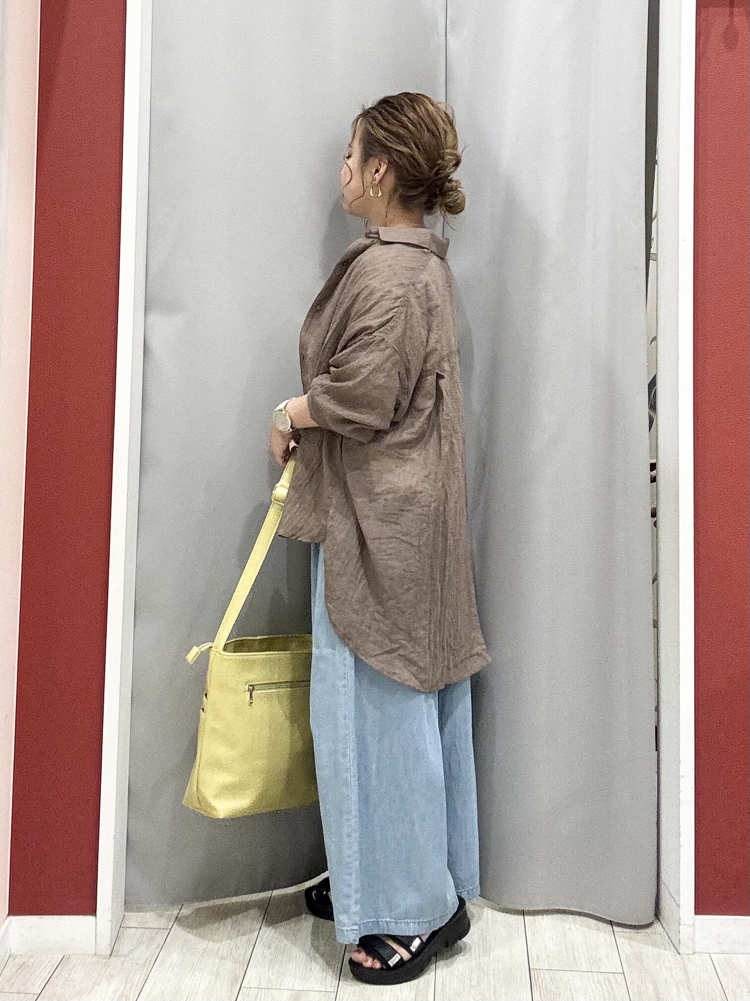 shioさんの「SHOO･LA･RUE｜【体型カバー】ふんわり質感 やわらかこなれシアーシャツ」を使ったコーディネート