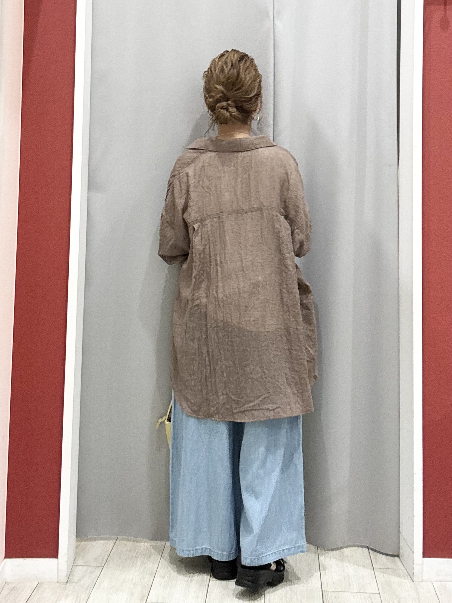 shioさんの「SHOO･LA･RUE｜【体型カバー】ふんわり質感 やわらかこなれシアーシャツ」を使ったコーディネート