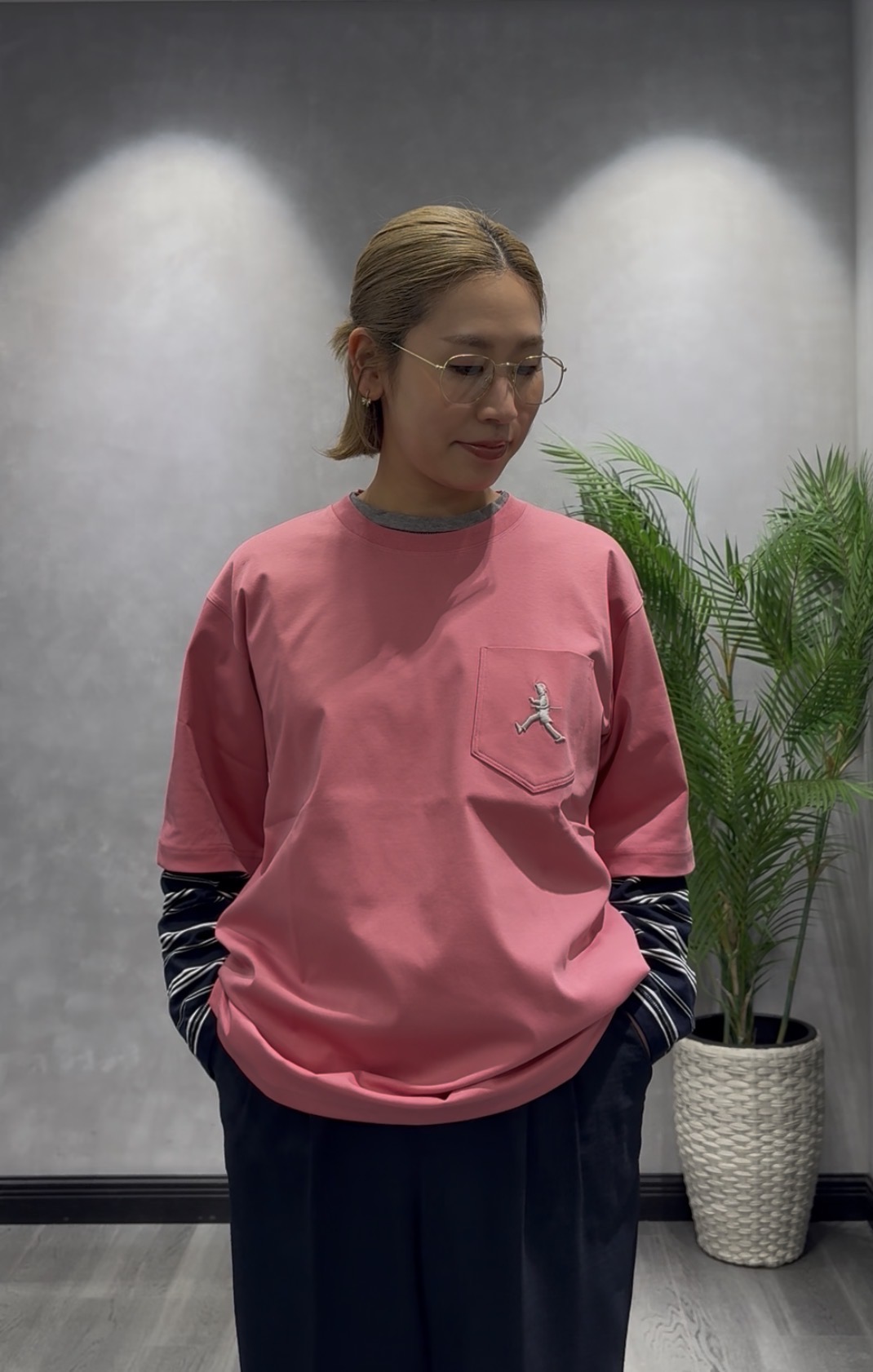 s___sさんの「TAKEO KIKUCHI｜【BOWLER HAT LABEL】アイスクリアコットンボーラーハットウォーカー 半袖ポケT」を使ったコーディネート
