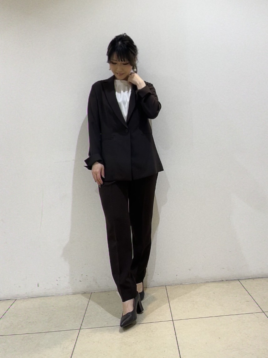 watanabeさんの「UNTITLED｜【洗える/スーツインナー】タックディティールブラウス」を使ったコーディネート