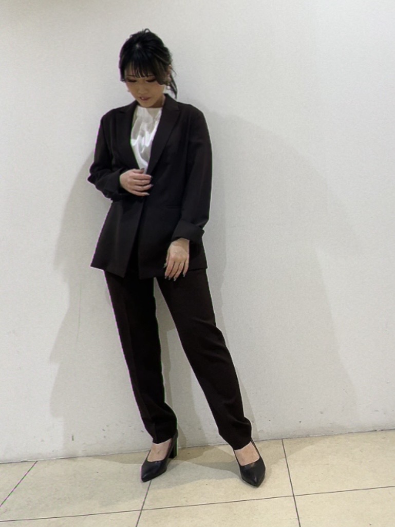watanabeさんの「UNTITLED｜【洗える/スーツインナー】タックディティールブラウス」を使ったコーディネート