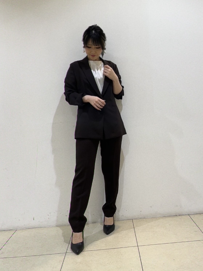watanabeさんの「UNTITLED｜【洗える/スーツインナー】タックディティールブラウス」を使ったコーディネート