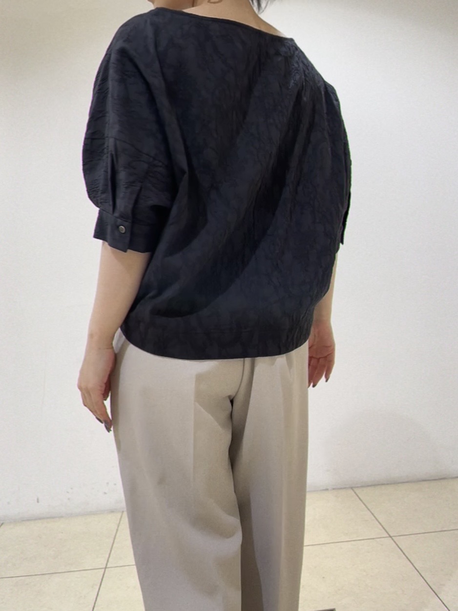 watanabeさんの「UNTITLED｜【洗える/ショート丈】ジャカードボートネックブラウス」を使ったコーディネート
