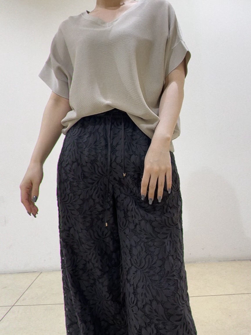 watanabeさんの「UNTITLED｜【11色展開/体型カバー】前後2WAYフレンチスリーブニット」を使ったコーディネート
