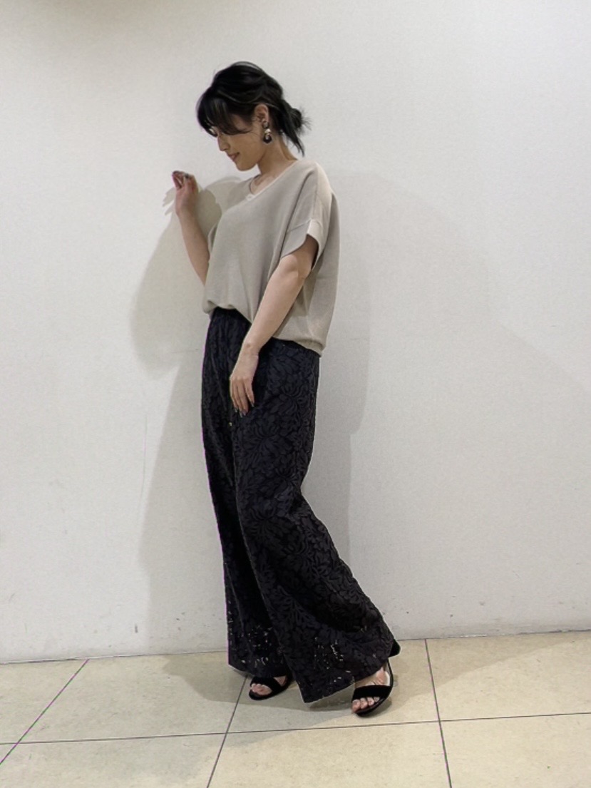 watanabeさんの「UNTITLED｜【11色展開/体型カバー】前後2WAYフレンチスリーブニット」を使ったコーディネート