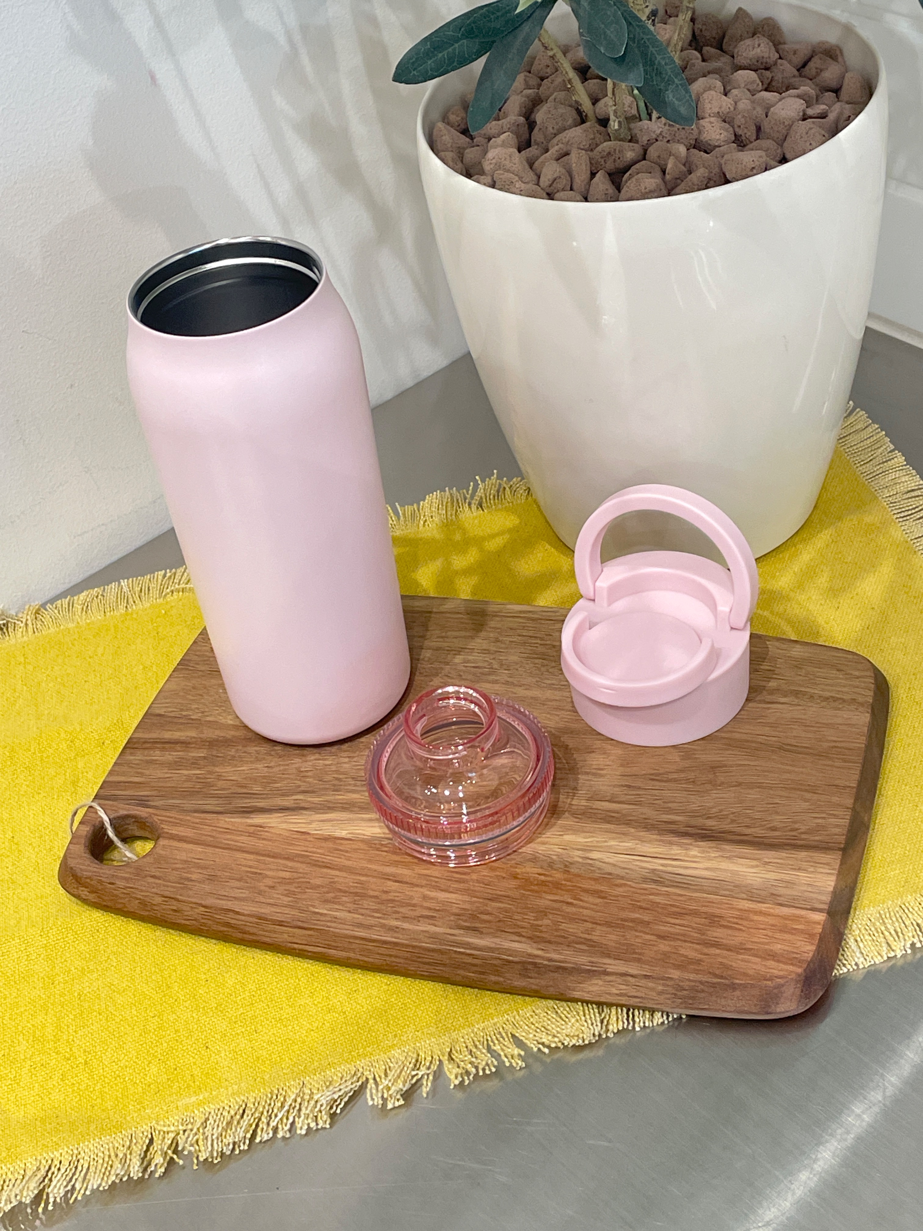 まのちゃんさんの「212 KITCHEN STORE｜スマホスタンド付きステンレスボトル PK ＜KEVNHAUN ケヴンハウン＞」を使ったコーディネート