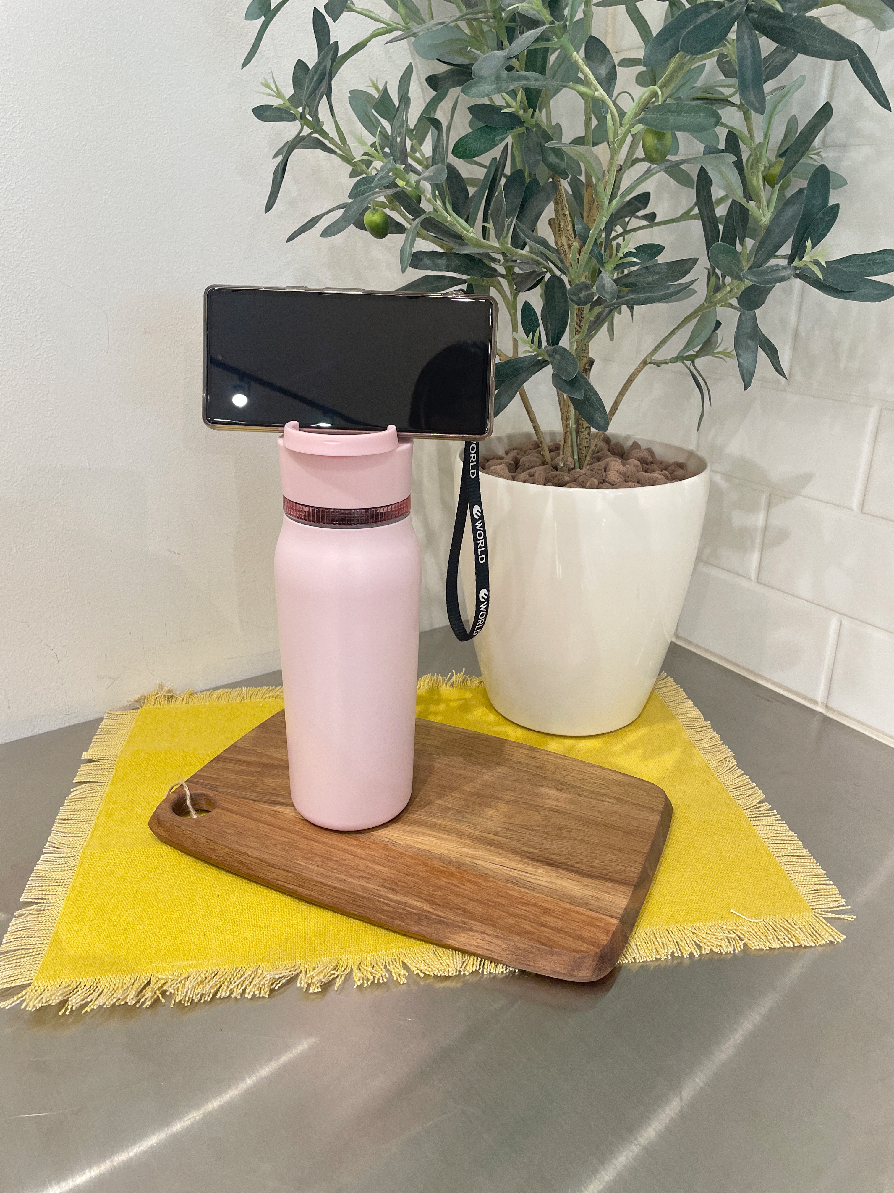 まのちゃんさんの「212 KITCHEN STORE｜スマホスタンド付きステンレスボトル PK ＜KEVNHAUN ケヴンハウン＞」を使ったコーディネート