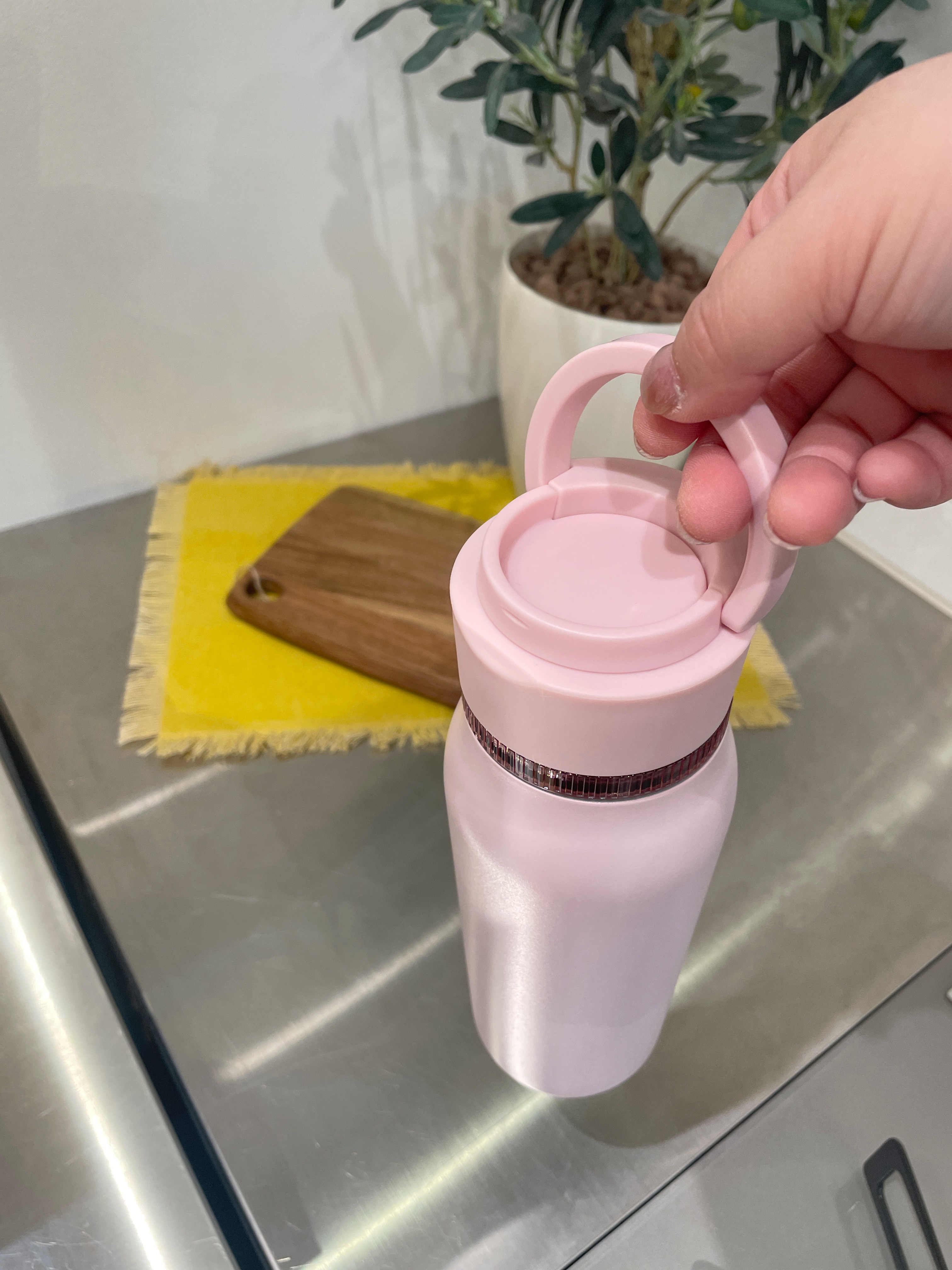 まのちゃんさんの「212 KITCHEN STORE｜スマホスタンド付きステンレスボトル PK ＜KEVNHAUN ケヴンハウン＞」を使ったコーディネート