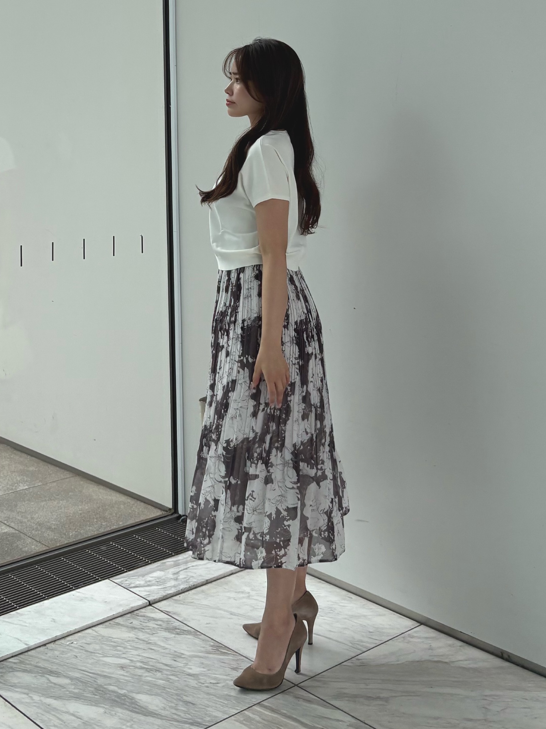 MISAKIさんの「COUP DE CHANCE｜【手洗い可】ニット&花柄プリントスカート」を使ったコーディネート