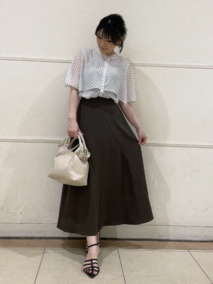 watanabeさんの「UNTITLED｜【洗える／ドットモチーフ】ケープスリーブブラウス」を使ったコーディネート