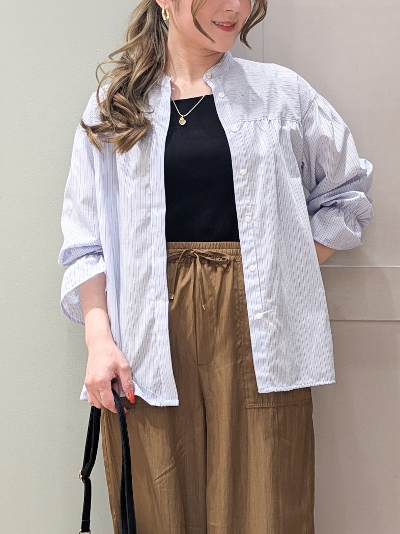 kuwawaさんの「grove｜【貴島明日香さん着用／イージーケア／接触冷感】麻混スタンドギャザーシャツ」を使ったコーディネート