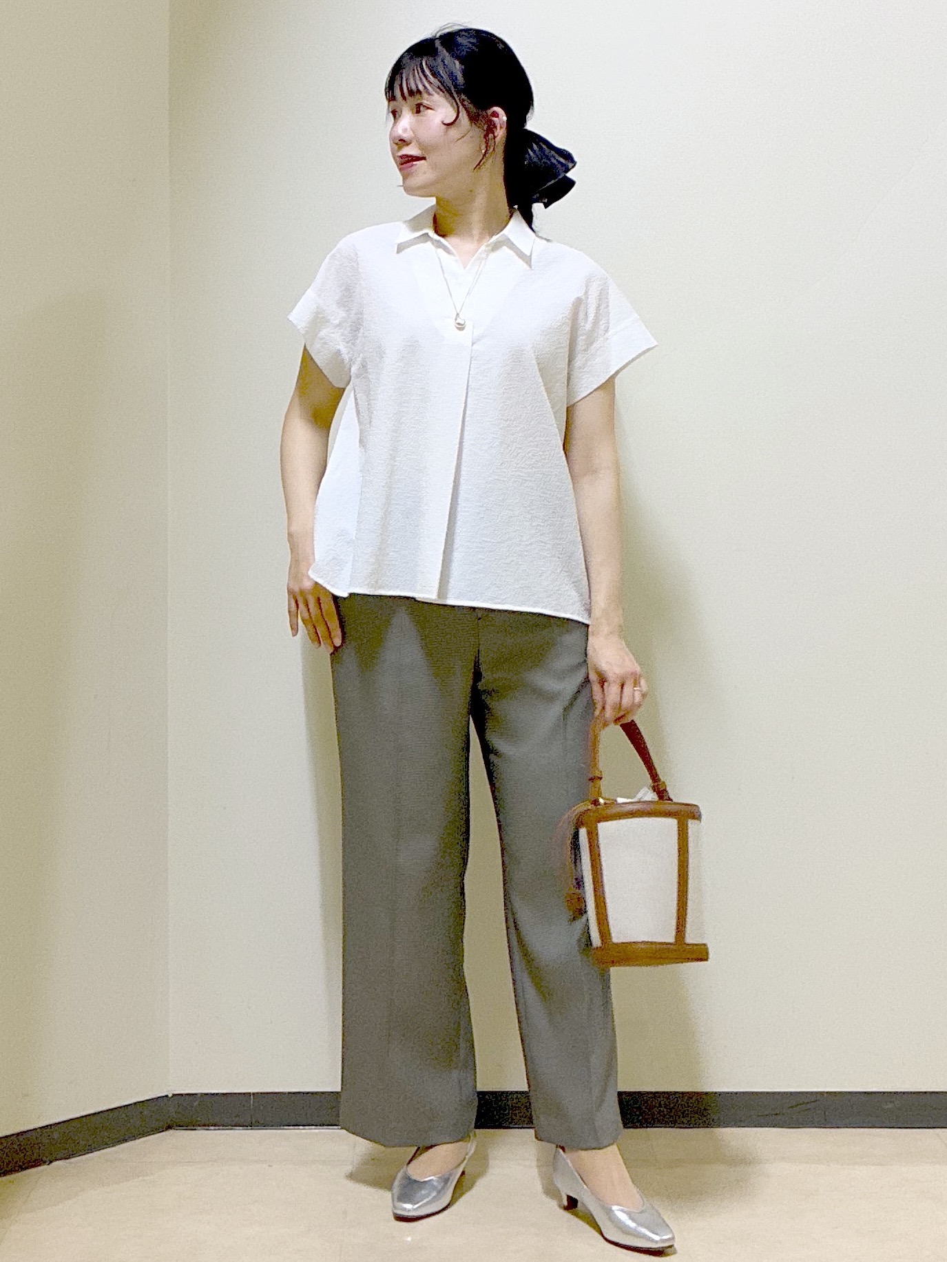 beni_gingerさんの「Reflect｜【二の腕さりげなくカバー】シャツ衿オフボディブラウス」を使ったコーディネート