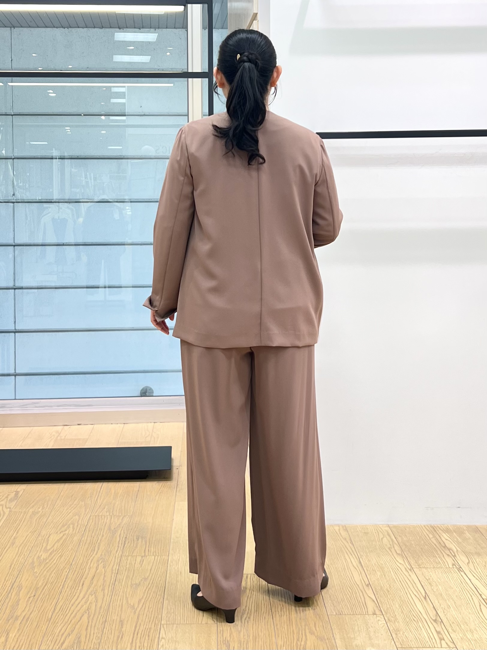 shimaさんの「INDIVI｜【さらに軽く軽快！／着る日傘】ノーカラージャケット」を使ったコーディネート