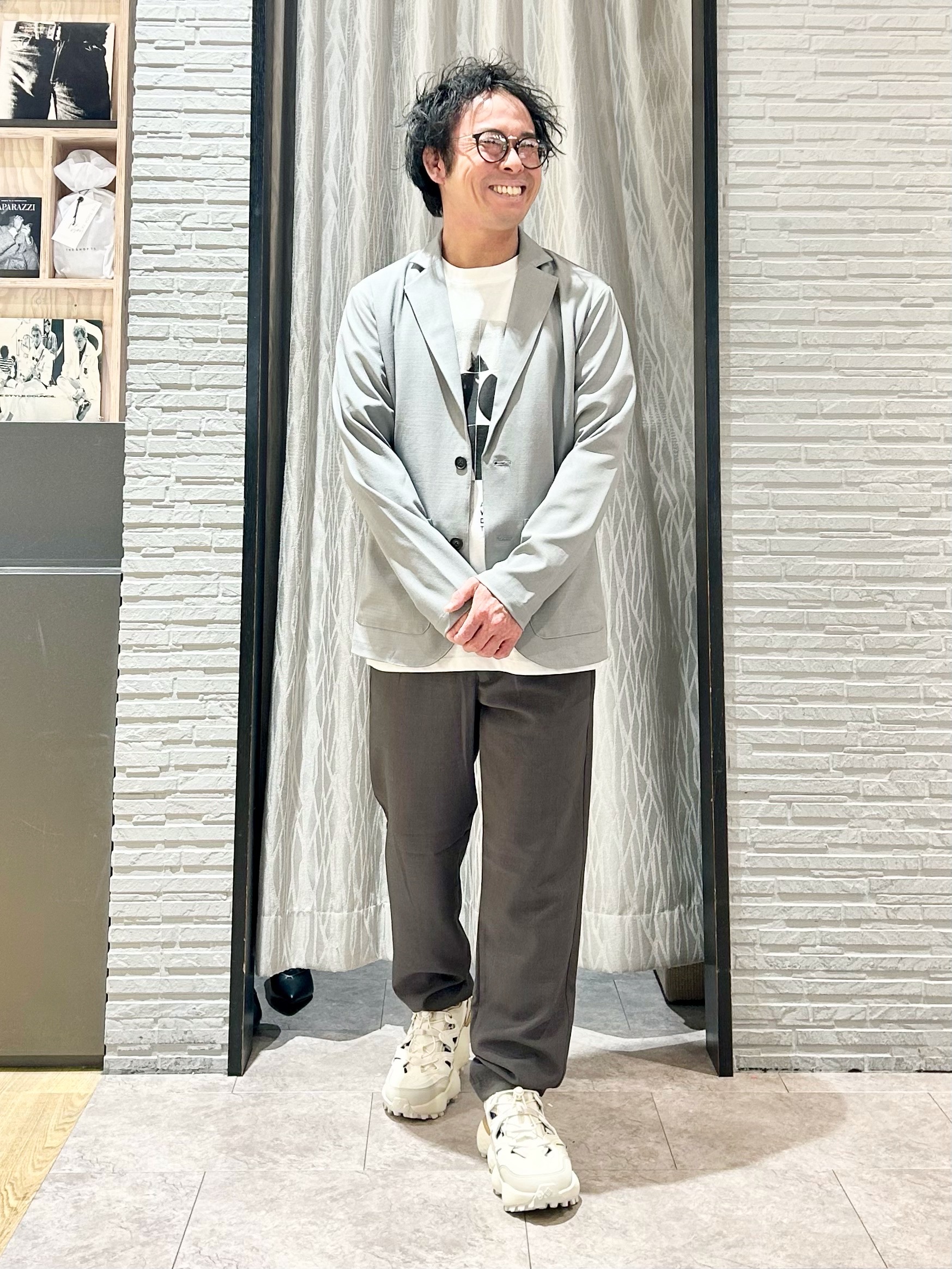 KENJI Iさんの「THE SHOP TK｜【夏コーデの主役に】グラフィックコットン半袖Tシャツ CAT／LANDSCAPE」を使ったコーディネート