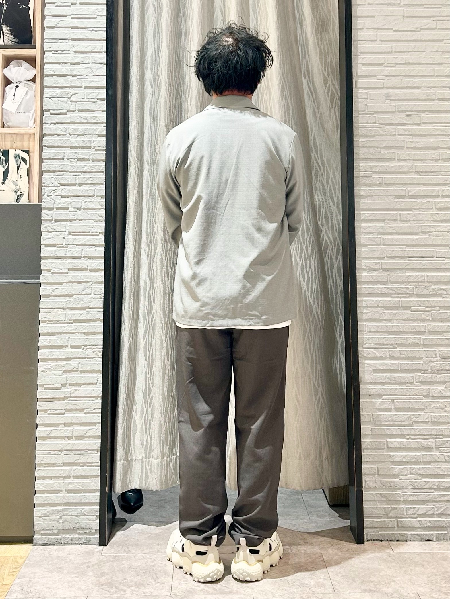 KENJI Iさんの「THE SHOP TK｜【夏コーデの主役に】グラフィックコットン半袖Tシャツ CAT／LANDSCAPE」を使ったコーディネート