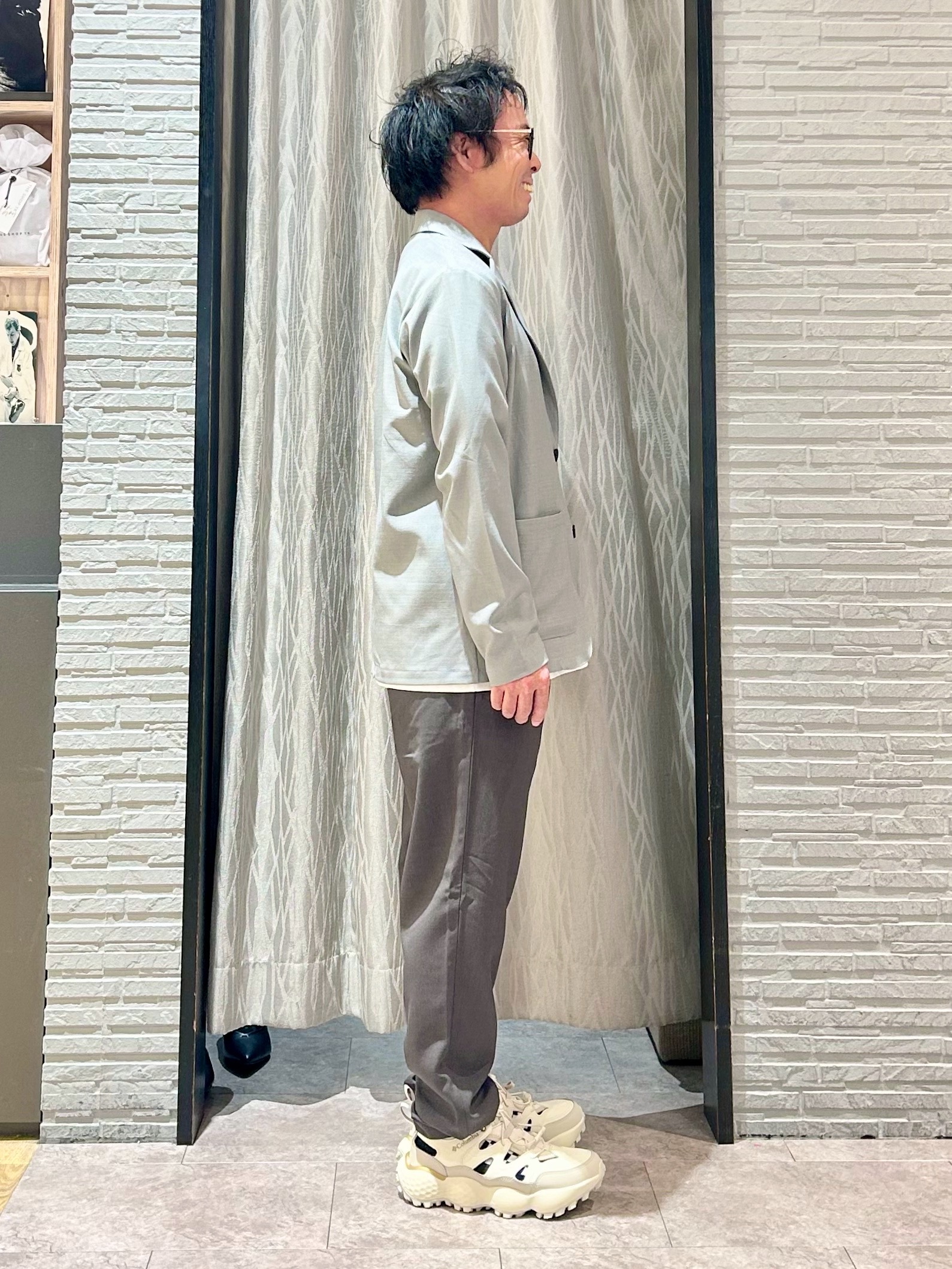 KENJI Iさんの「THE SHOP TK｜【夏コーデの主役に】グラフィックコットン半袖Tシャツ CAT／LANDSCAPE」を使ったコーディネート