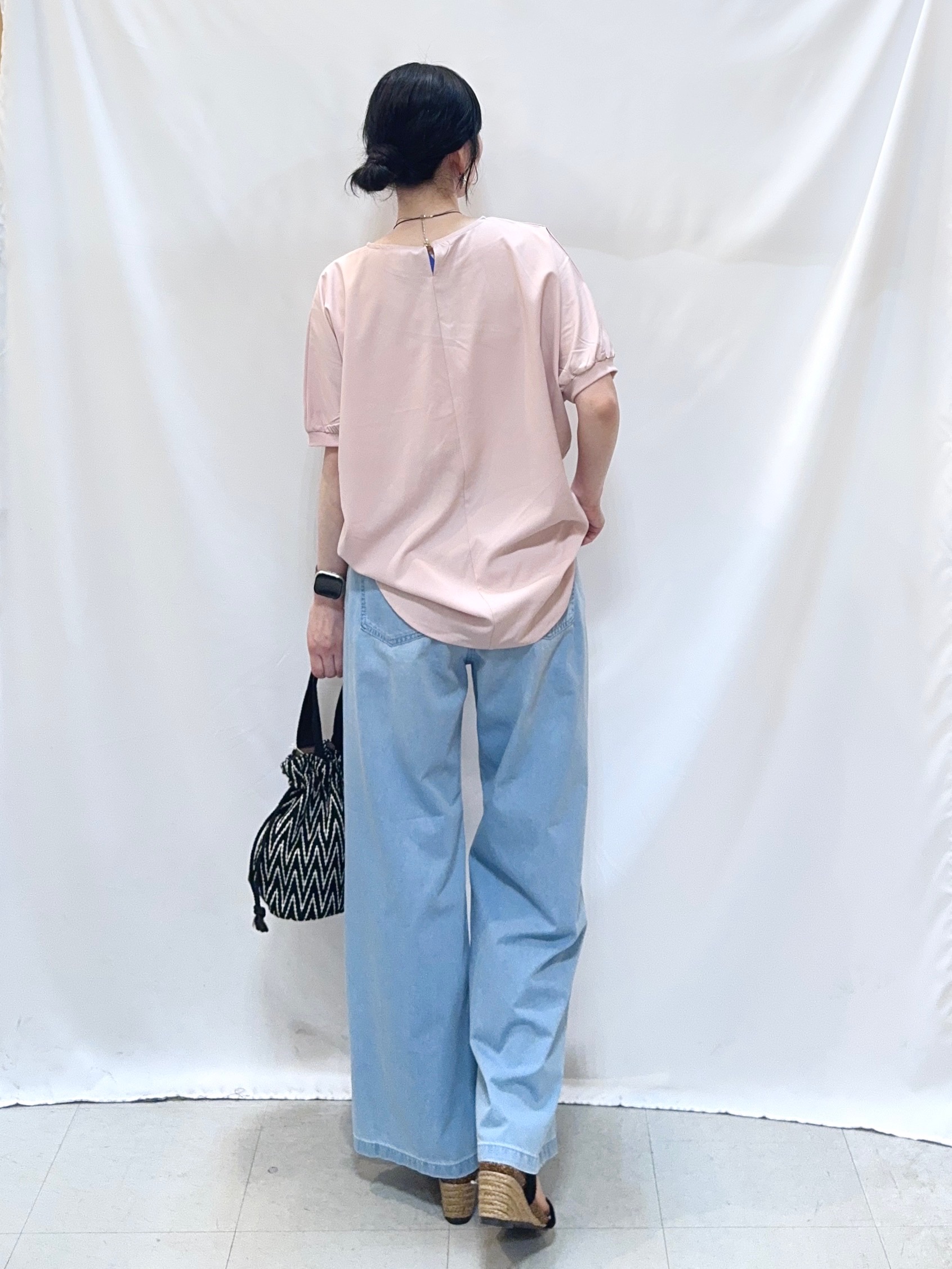 𝐇𝐢𝐫𝐨𝐦𝐢さんの「SHOO･LA･RUE｜【ひんやり/洗濯後しわになりにくい】インせず着られる さらっとタッチのドルマンブラウス」を使ったコーディネート