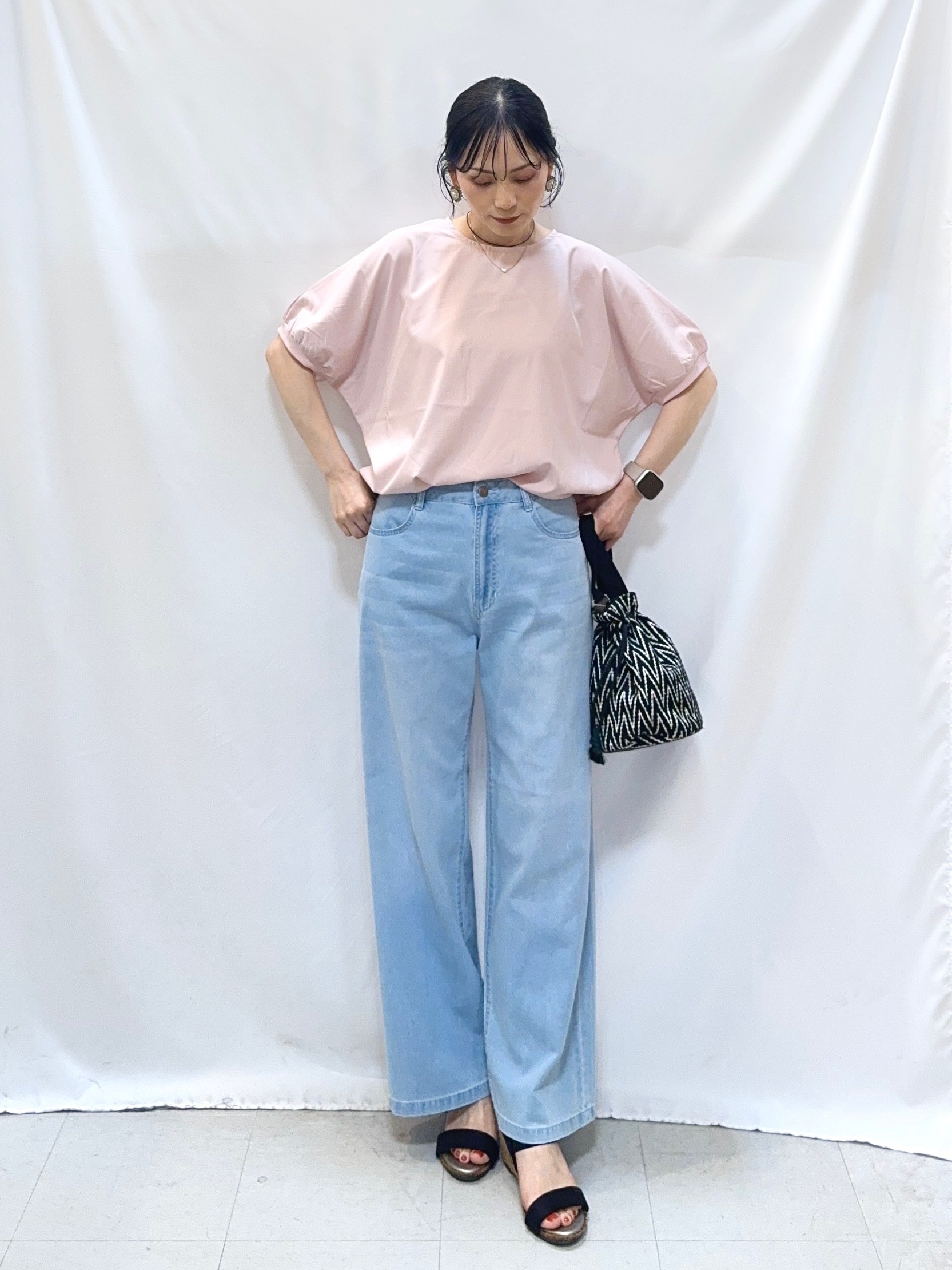 𝐇𝐢𝐫𝐨𝐦𝐢さんの「SHOO･LA･RUE｜【ひんやり/洗濯後しわになりにくい】インせず着られる さらっとタッチのドルマンブラウス」を使ったコーディネート