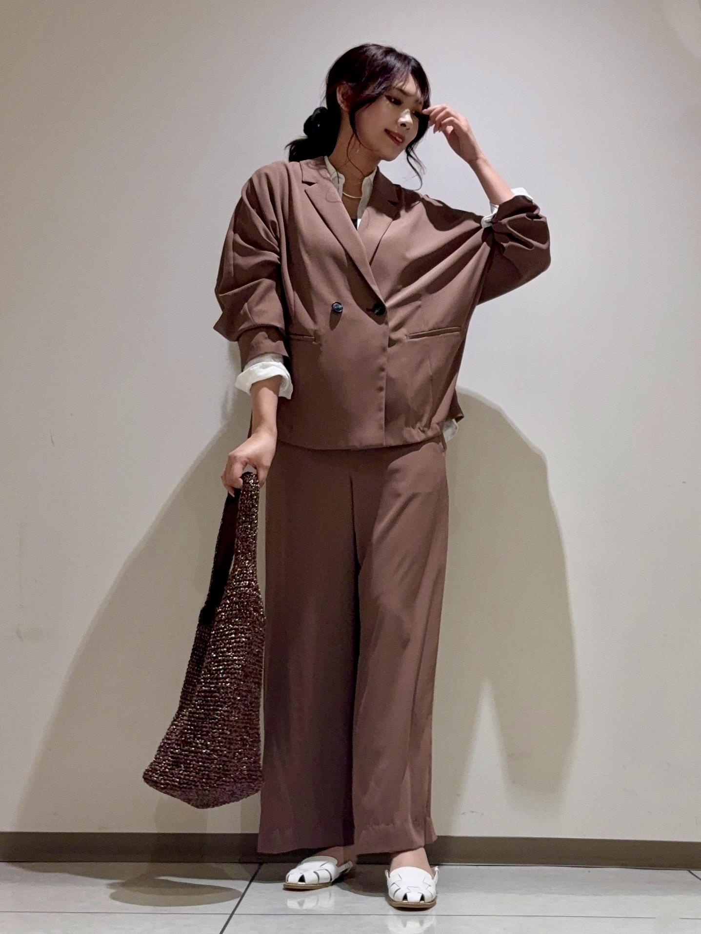 ayaさんの「INDIVI｜【さらに軽く軽快！／着る日傘】ドルマンダブルジャケット」を使ったコーディネート