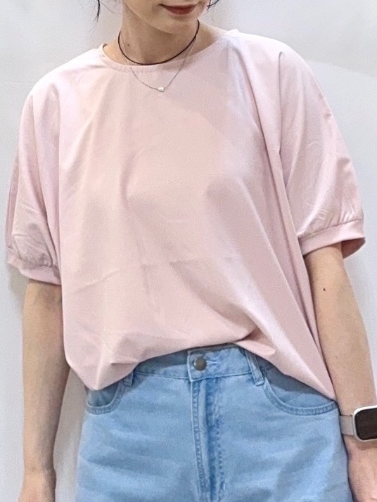 𝐇𝐢𝐫𝐨𝐦𝐢さんの「SHOO･LA･RUE｜【ひんやり/洗濯後しわになりにくい】インせず着られる さらっとタッチのドルマンブラウス」を使ったコーディネート