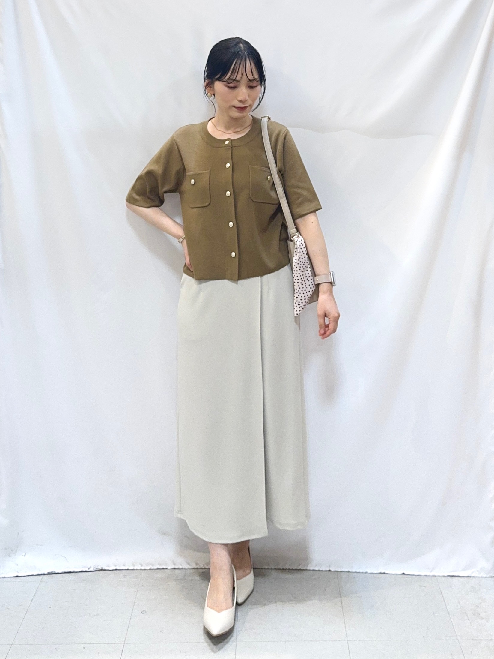 𝐇𝐢𝐫𝐨𝐦𝐢さんの「SHOO･LA･RUE｜【セレモニー】5cmヒールパンプス」を使ったコーディネート